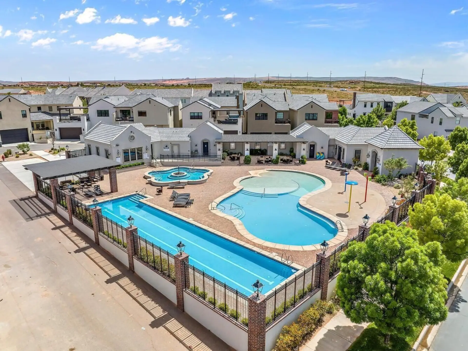 Community clubhouse & pools/spa