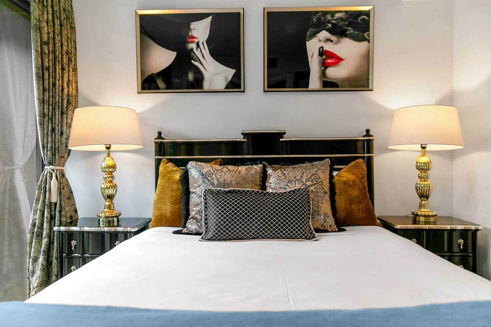 Retire to a bedroom that lives up to The Celebrity name -- glamorous artwork, gold-accented lamps, and plush velvet cushions create a sophisticated sanctuary just moments from the Viaduct waterfront. The queen bed with premium linens promises restful nigh