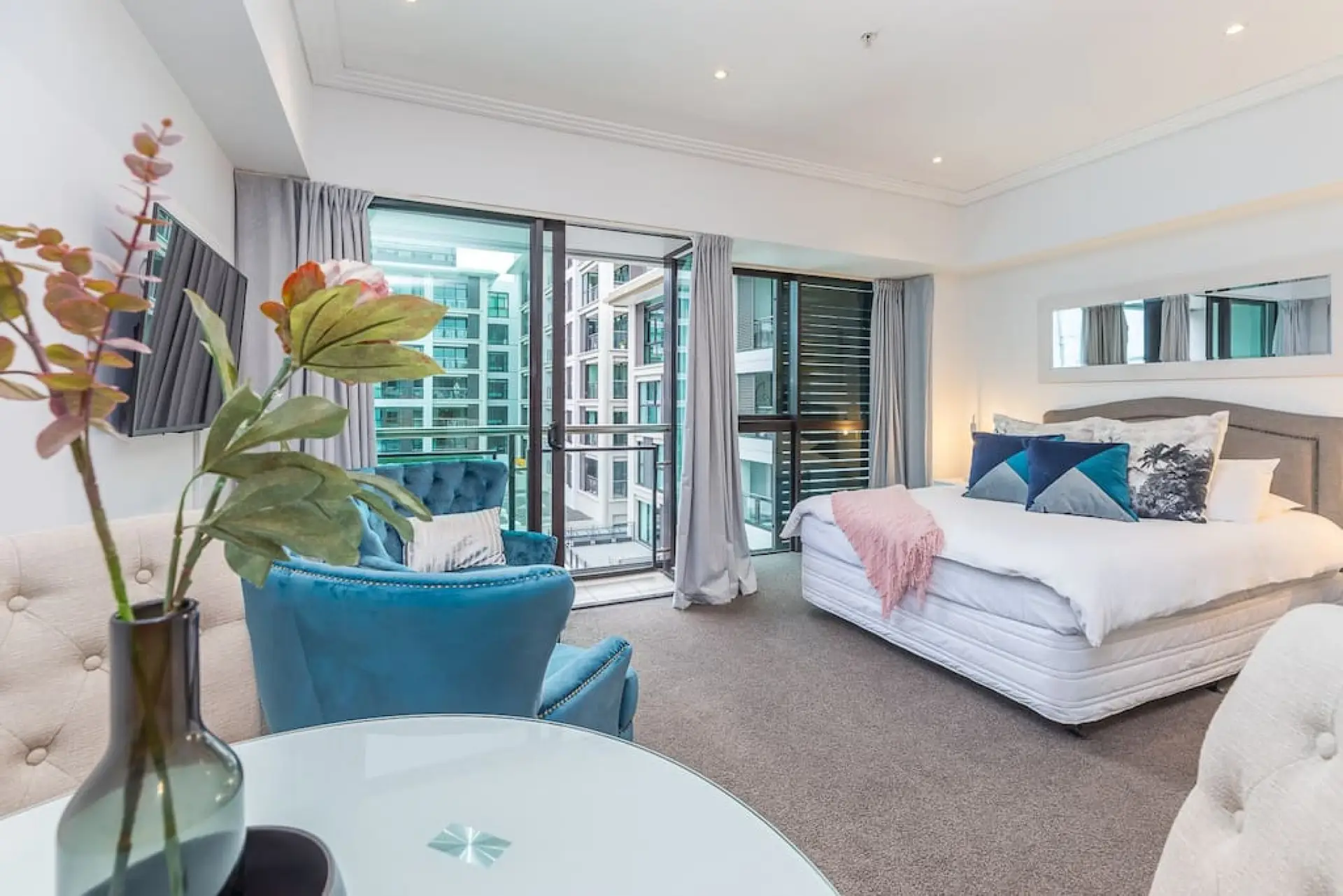 Step into your Viaduct Harbour retreat — a freshly furnished studio where morning light floods through floor-to-ceiling glass and plush velvet armchairs invite you to linger with a coffee. High-speed Wi-Fi and streaming-ready TV make this a perfect base f