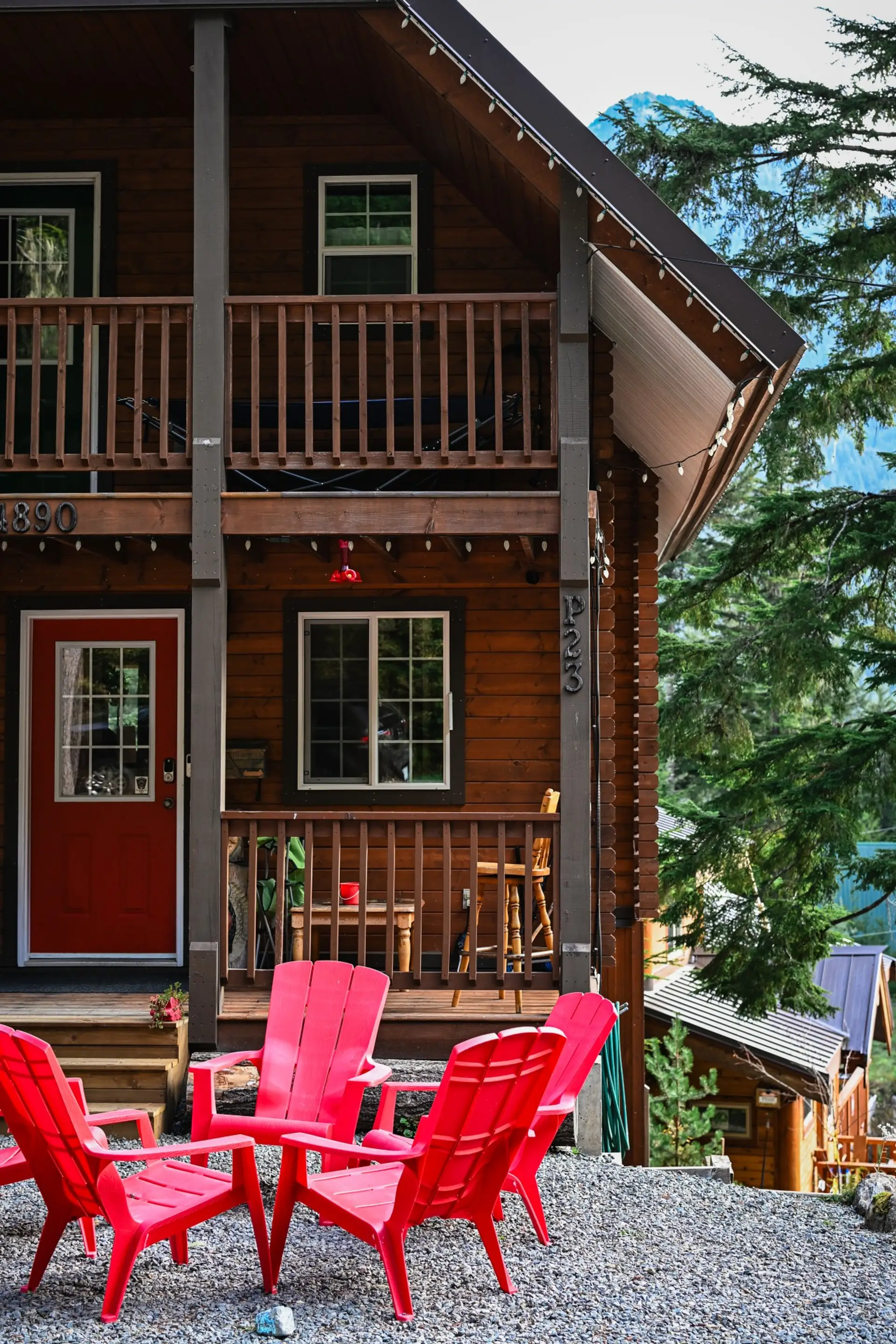 Your mountain escape awaits at Whisky Jack Retreat.