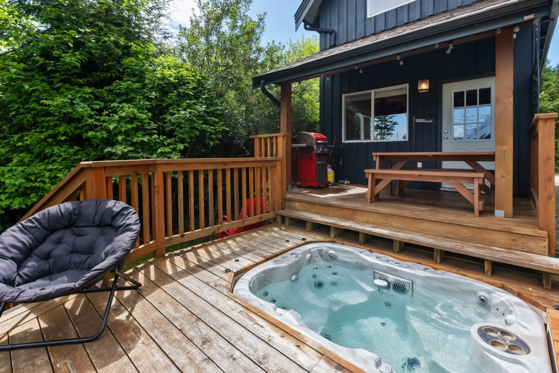 Unwind in the hot tub with Spring Cove Inlet as your backdrop.