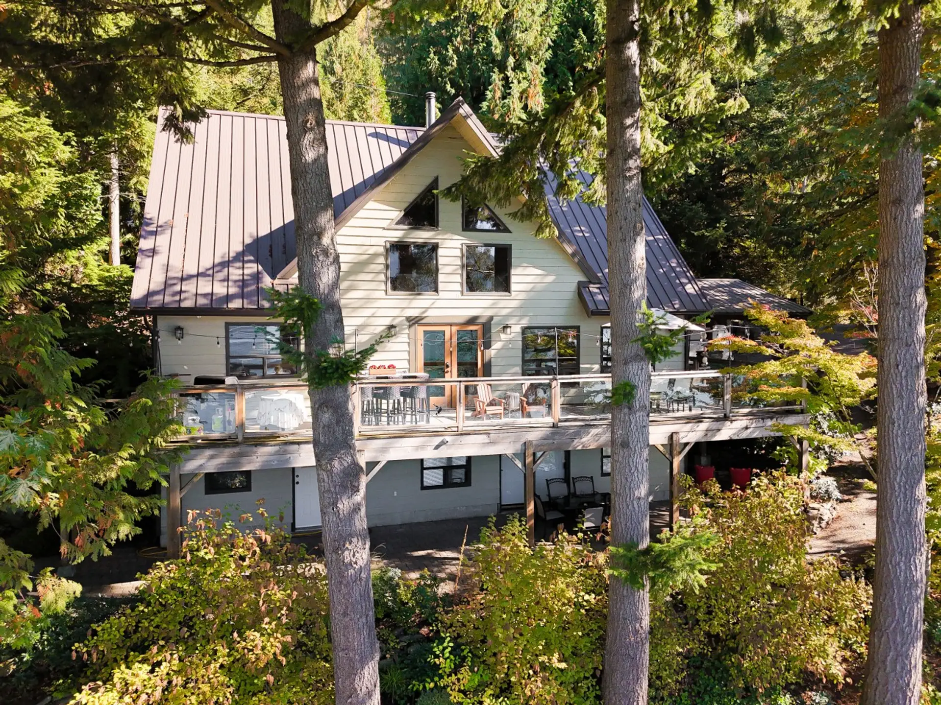 Your private lakefront escape on the shores of Harrison Lake.