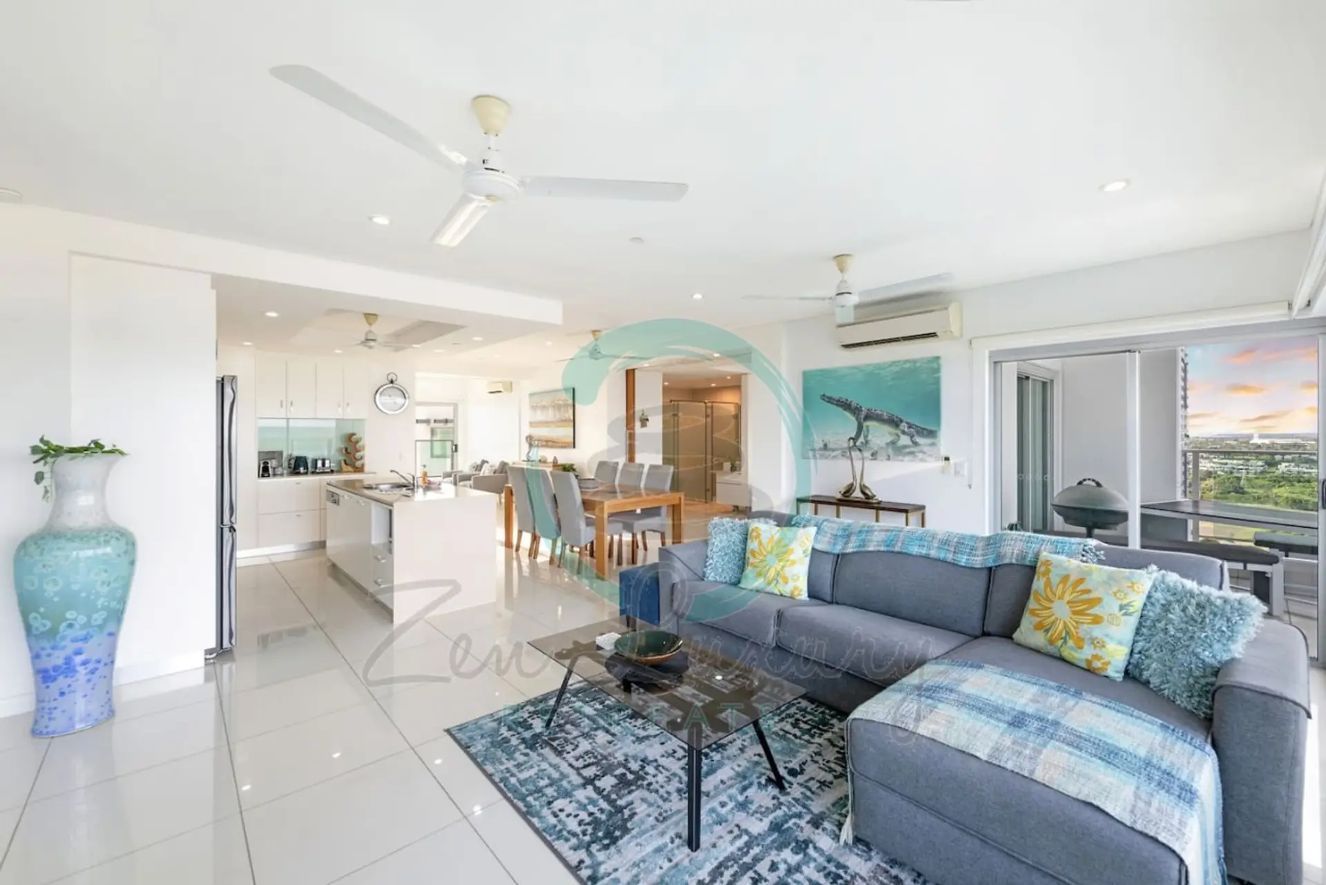 Zen By The Water: Top CBD Location - Pool - Views -Relax in style with stunning views from our cozy living room