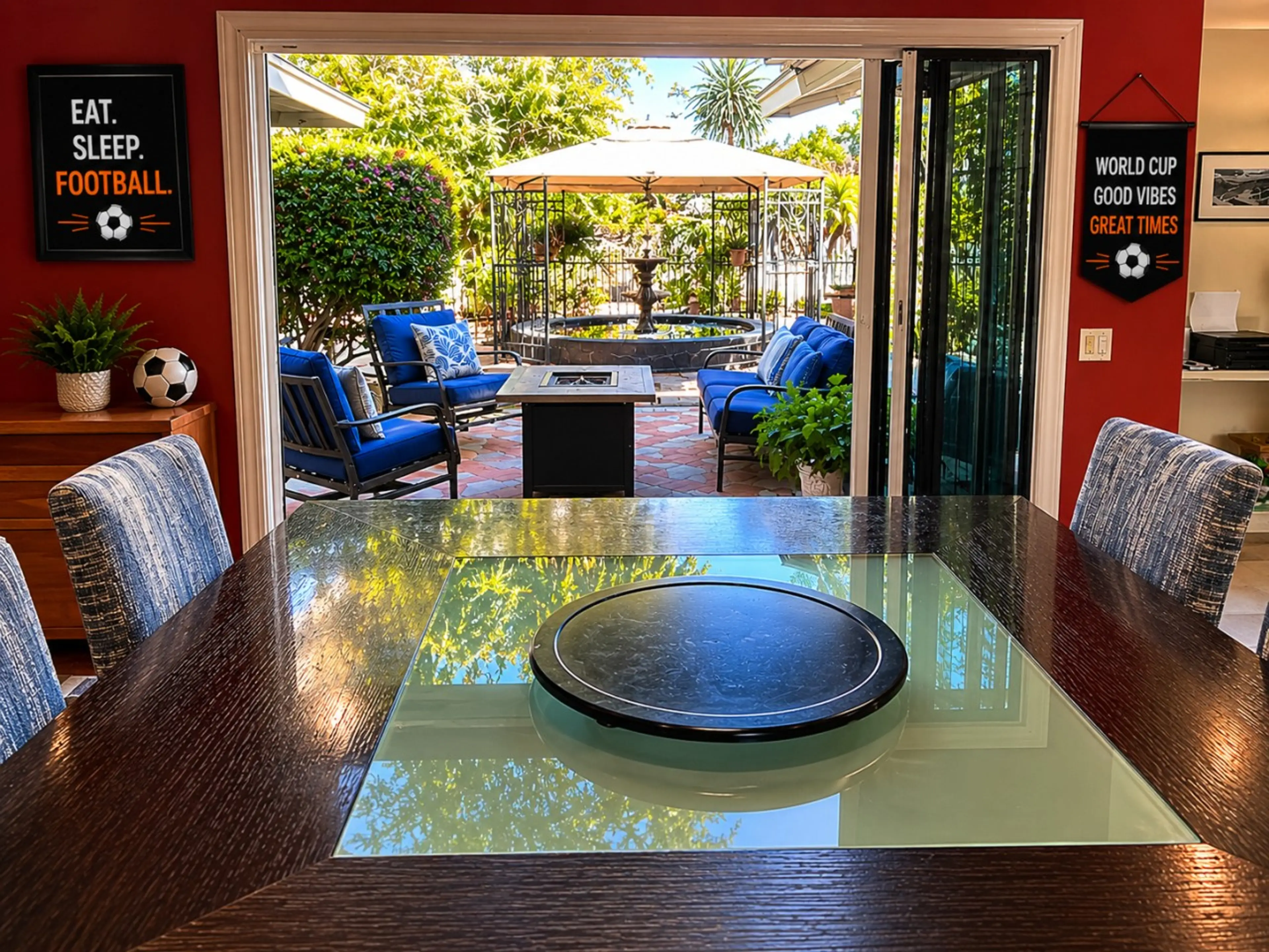 ⚽ Shared dining space opens to the patio and courtyard, perfect for enjoying match-day snacks, drinks, and FIFA World Cup 2026 vibes 🌿🍽️🏆