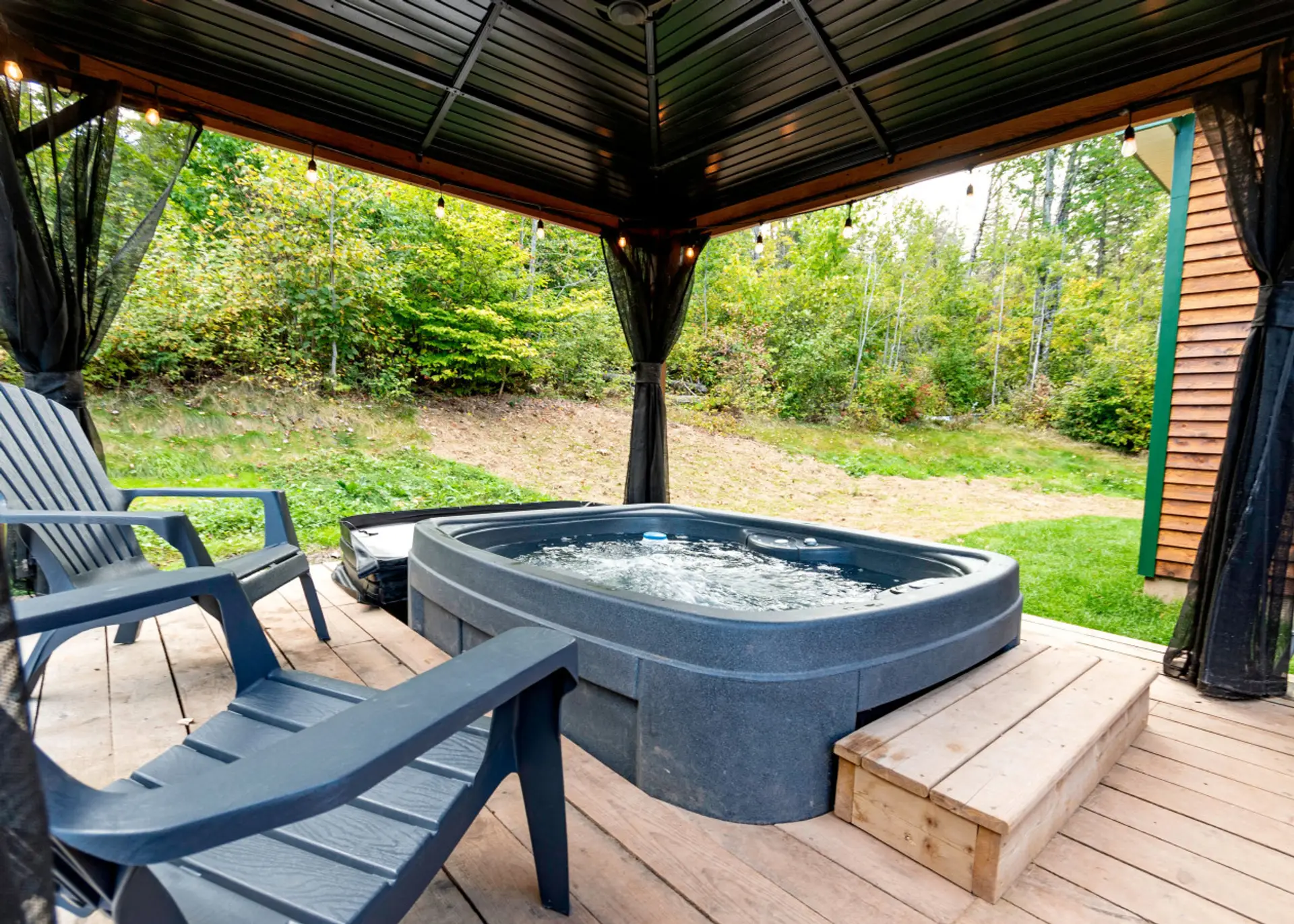 Hot tub surrounded by nature