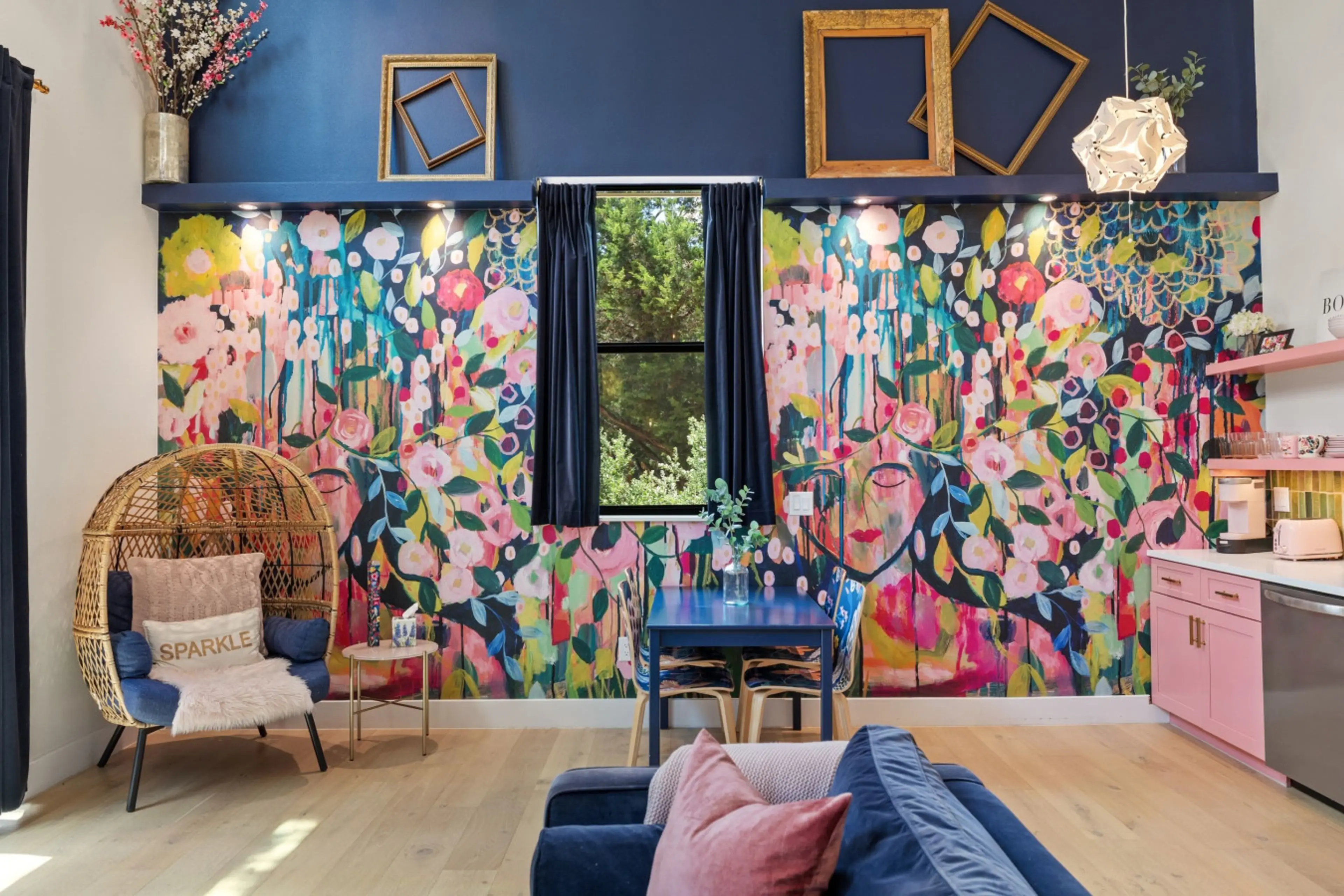 The Lazy Lavender Treetop House Great Room
