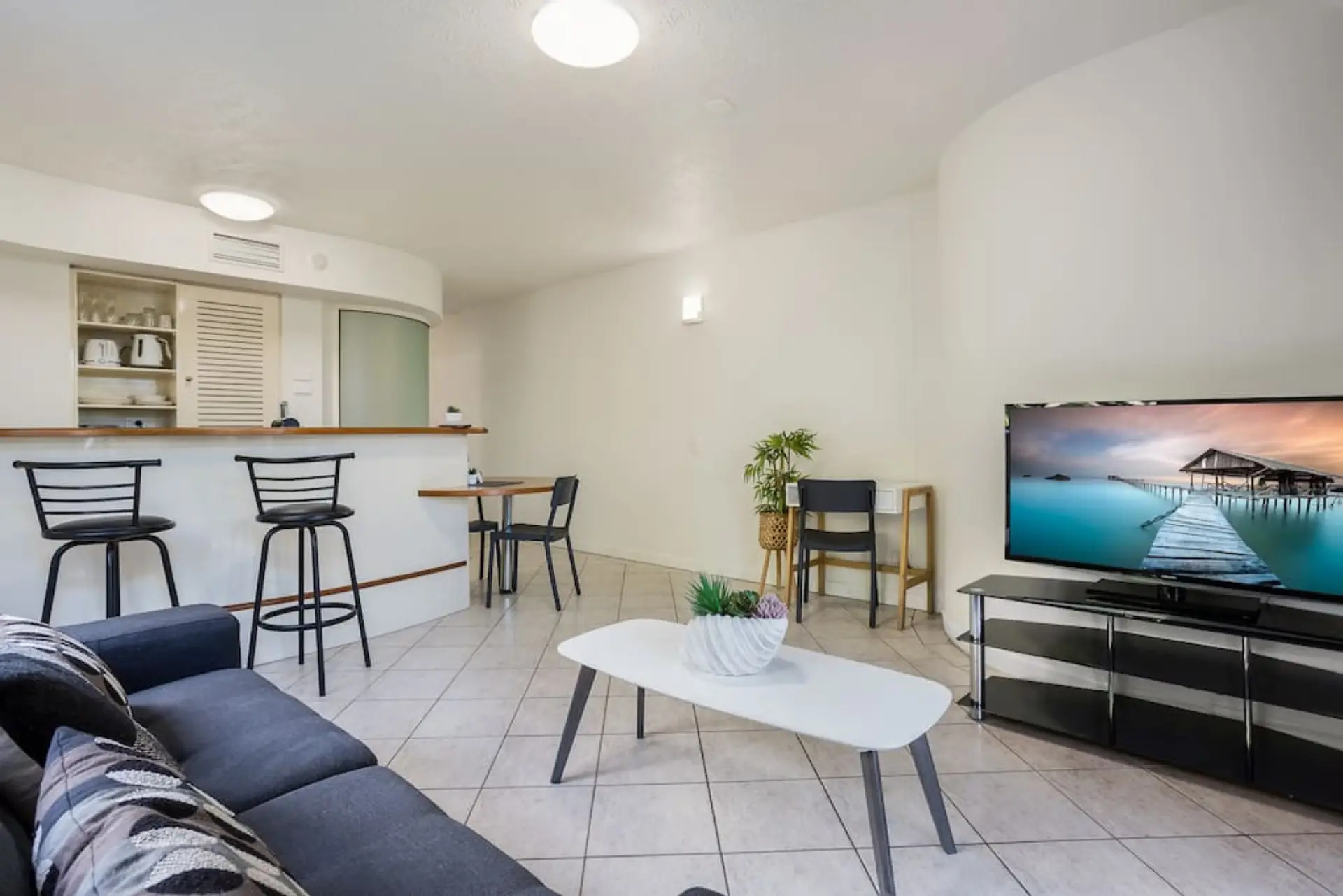 Lounge Area: Stylish retreat with bright decor, perfect for relaxation and entertainment!