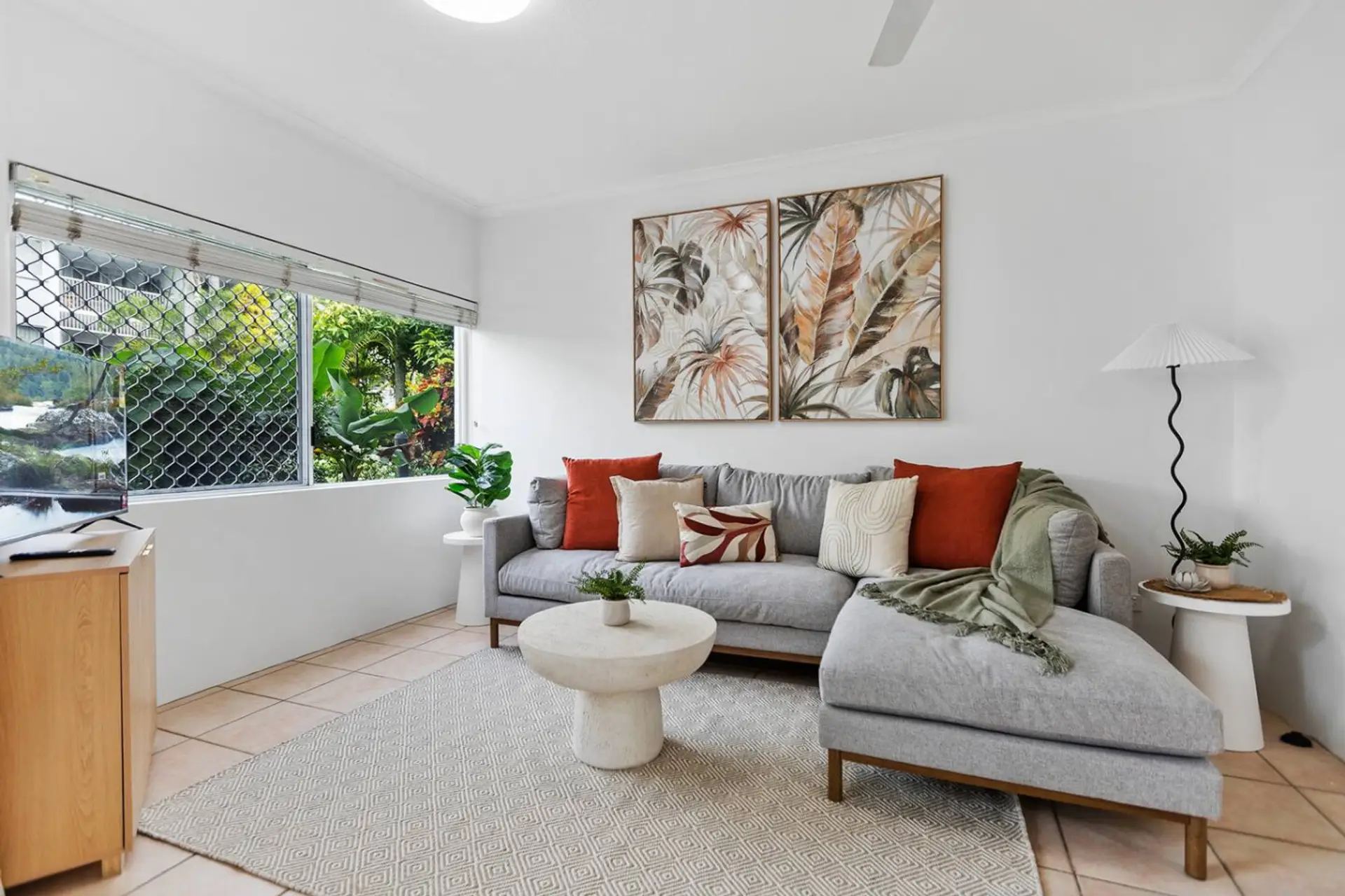Relax in this cozy and inviting living room, perfect for unwinding after a day of exploring Cairns. The space is bright and airy, with comfortable seating and tasteful decor that creates a warm and welcoming atmosphere.