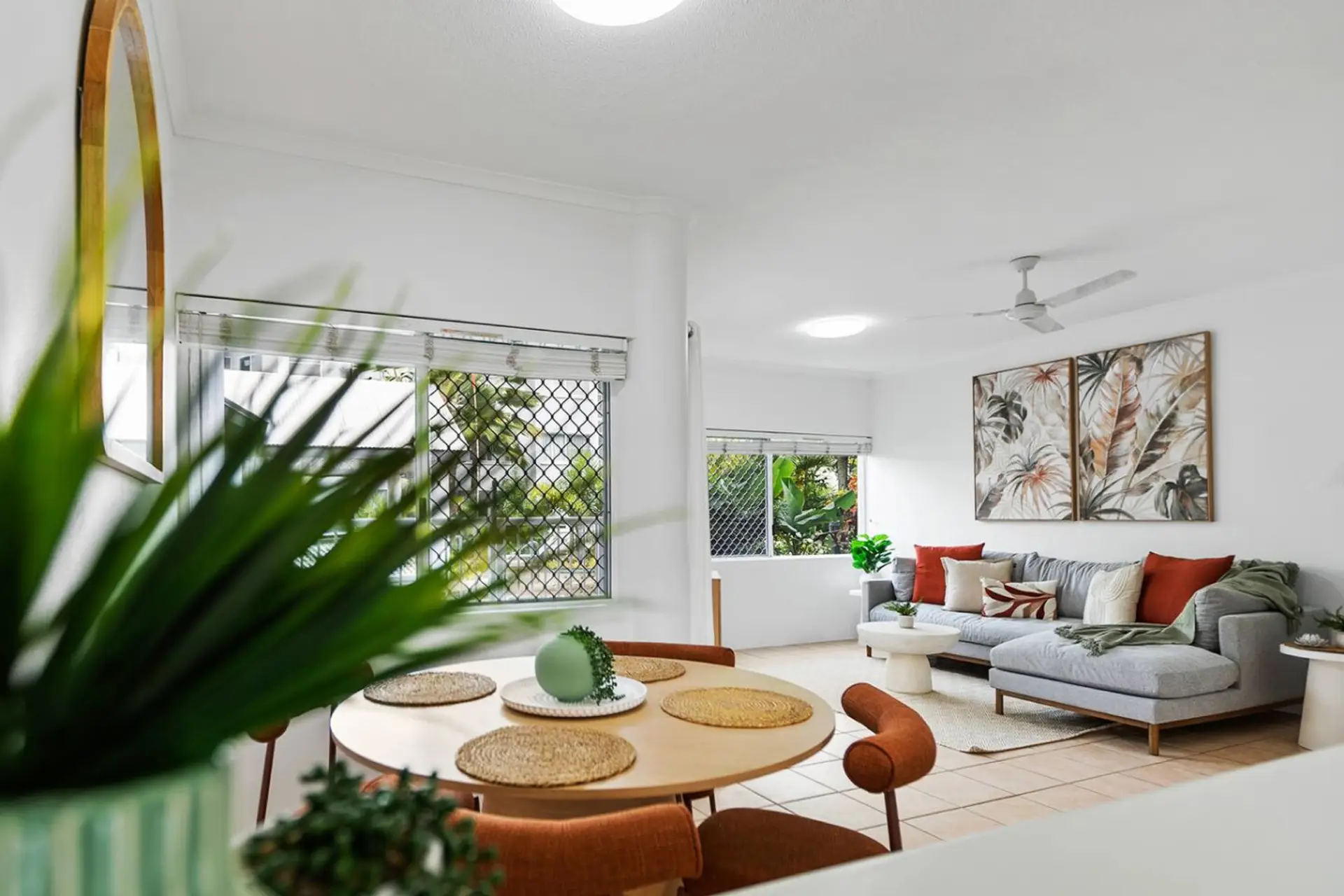 Relax in this bright and cozy living room with comfortable seating and modern decor. Perfect for unwinding after a day of exploring, it’s the ideal space to enjoy some downtime, watch a movie, or simply enjoy the calm surroundings.