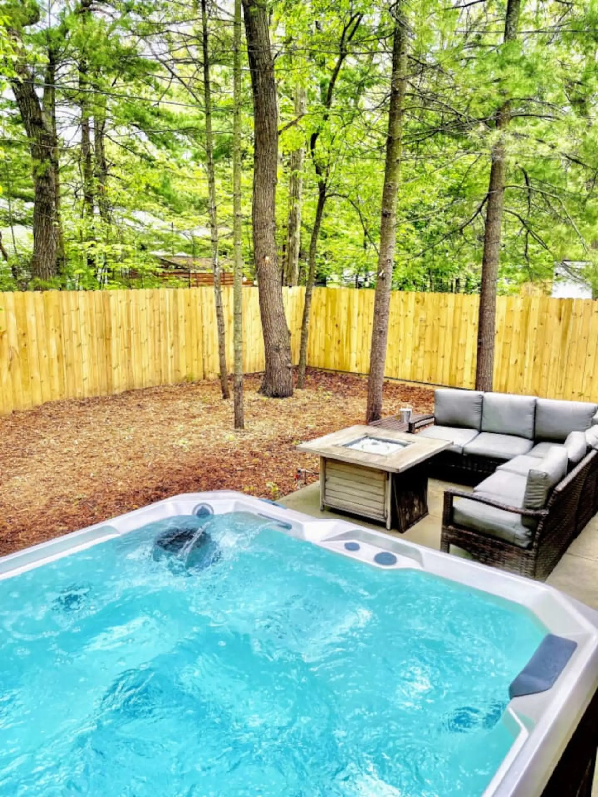 8-person private hot tub, open all year