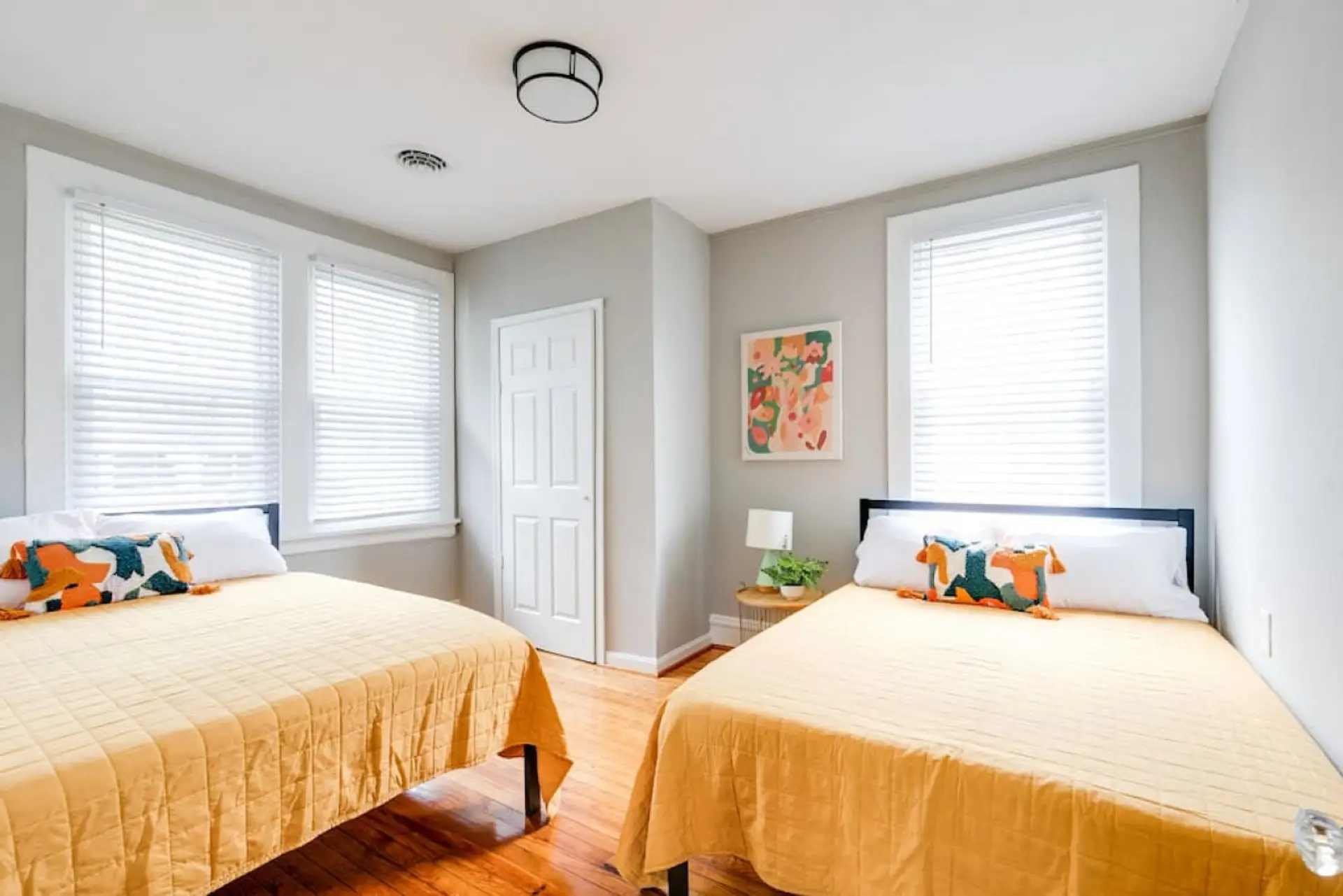 Cozy secondary bedroom featuring two full‑size beds. Bright and comfortable — ideal for family or friends.