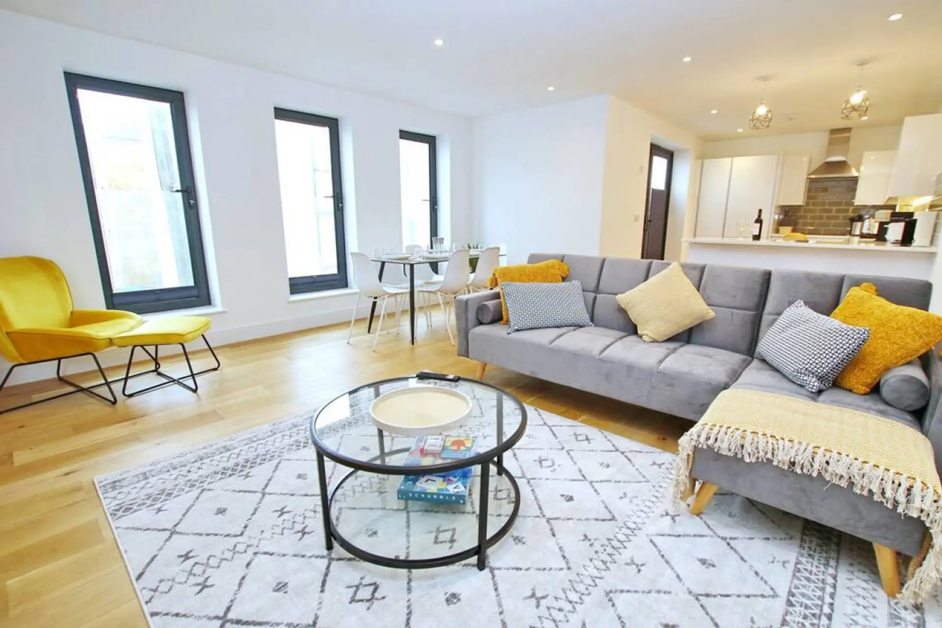 Open Plan Lounge & Kitchen
