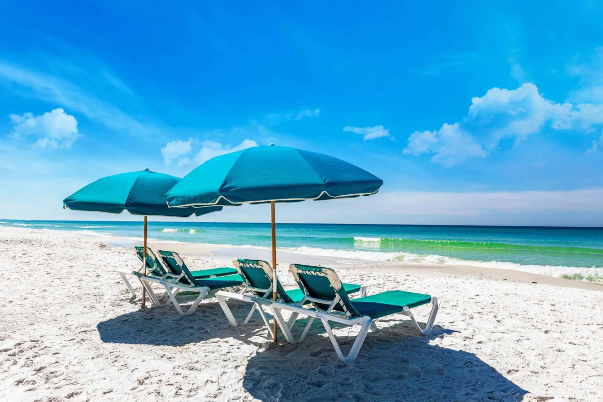 BEACH CHAIR SERVICE AVAILABLE FREE FROM MARCH 1 - OCTOBER 31! **Umbrellas not included!**