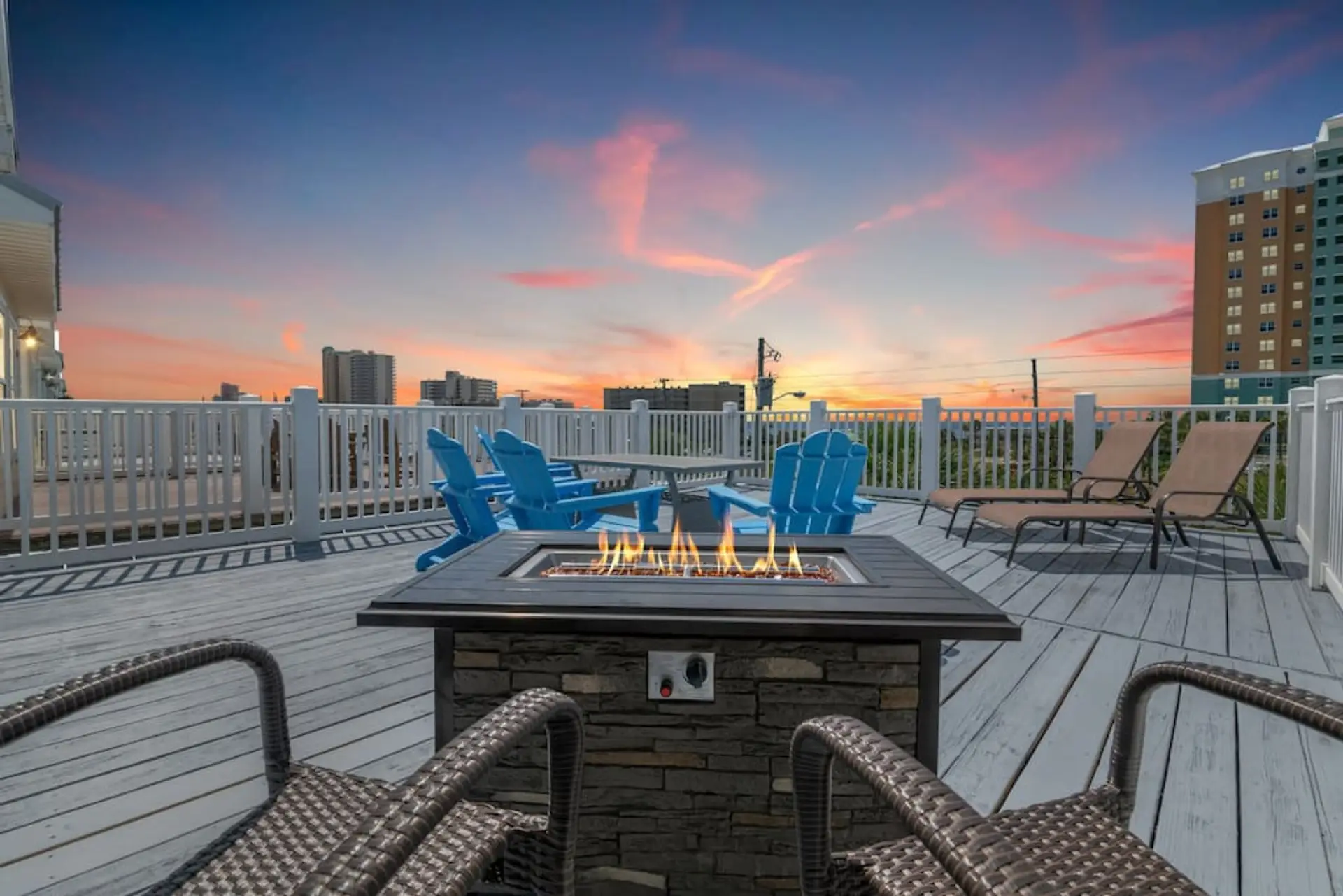 Enjoy quiet comfort on our deck, where water views and a lookout over Rick Seltzer Park pair perfectly with the warmth of the fireplace and plush seating. ✨