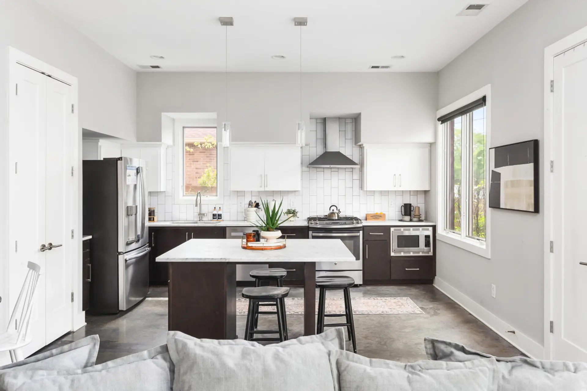 Spacious kitchen that is fully equipped for all of your cooking needs.
