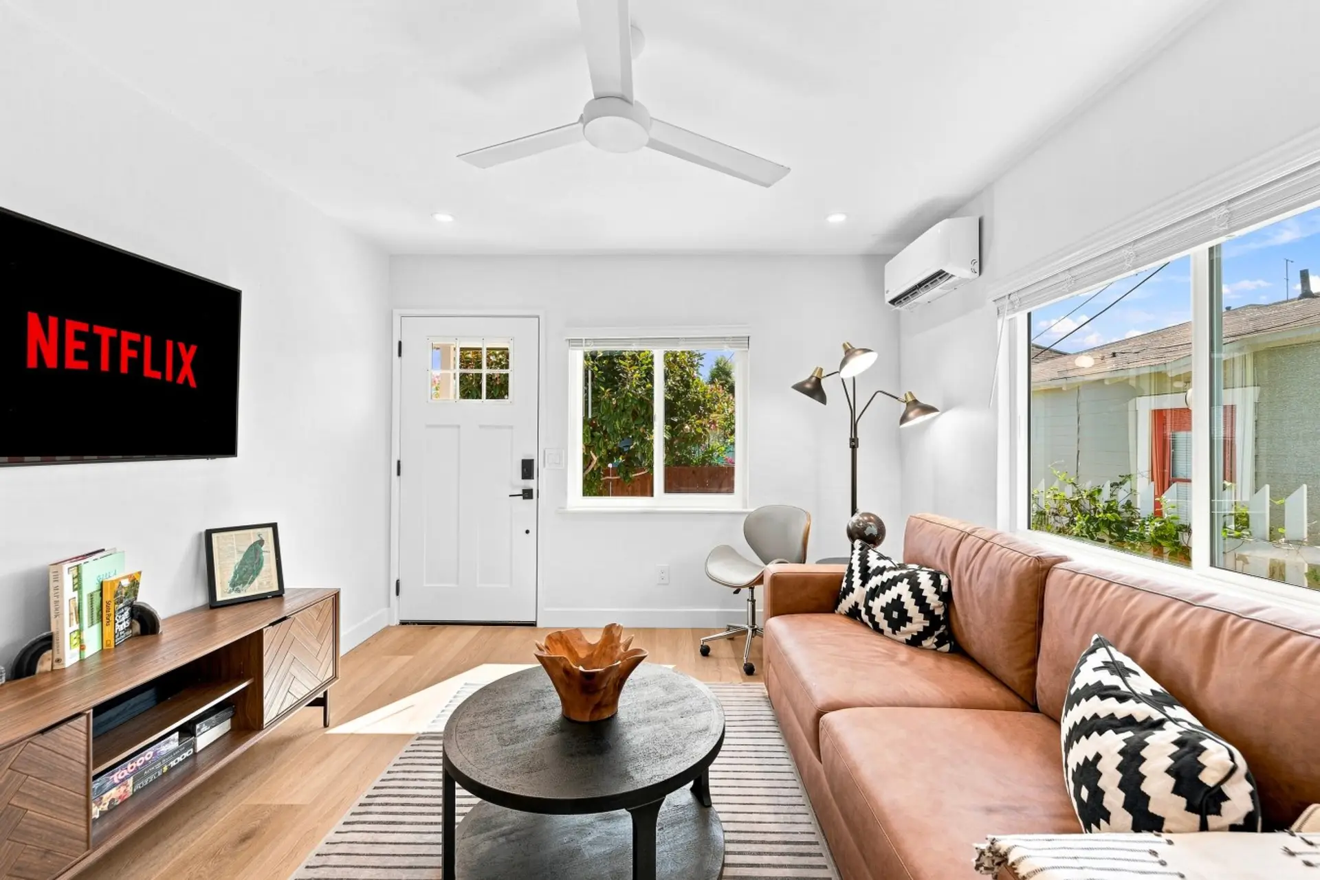 Comfortable living area with Samsung Frame TV