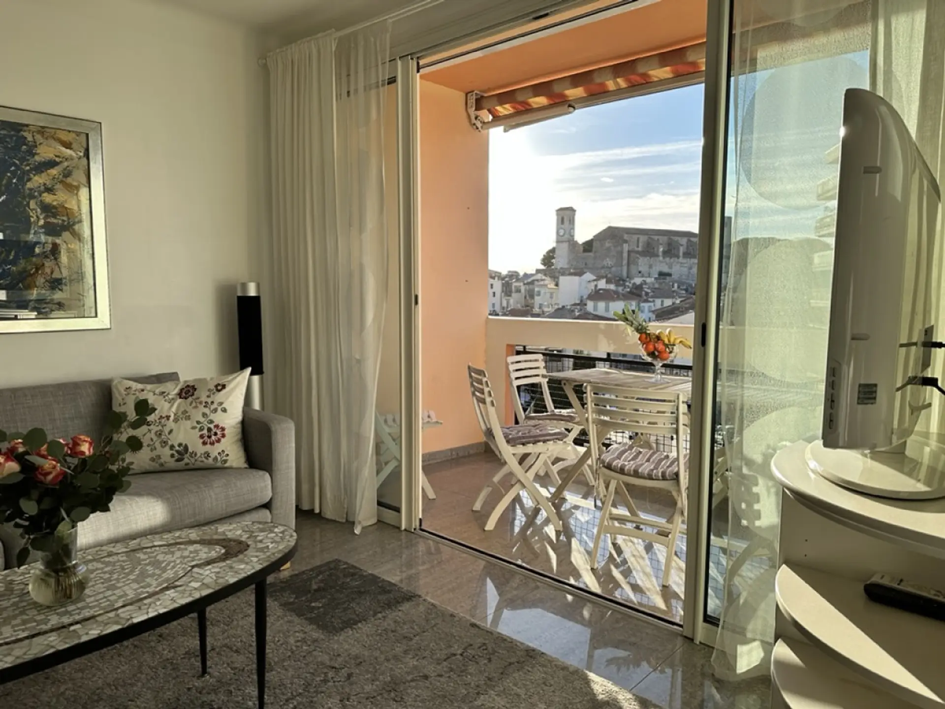 Beautiful view and access to the balcony form the living room