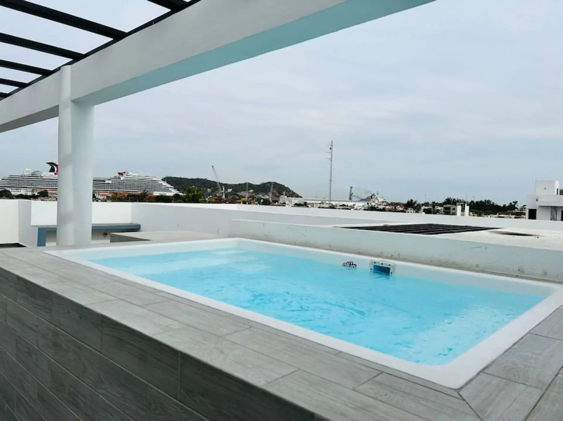 vista a la piscina