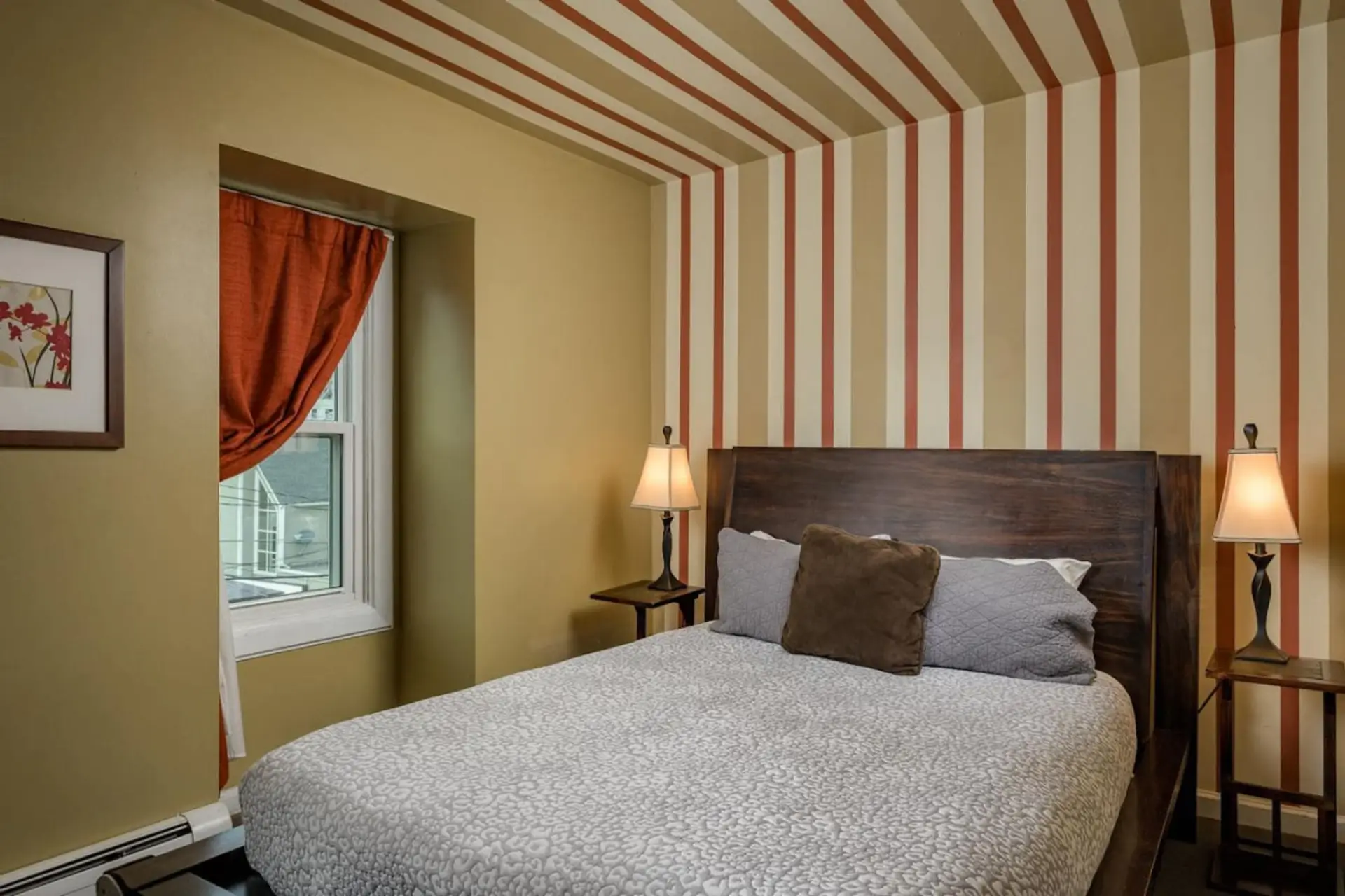 Queen Size Bed Suite