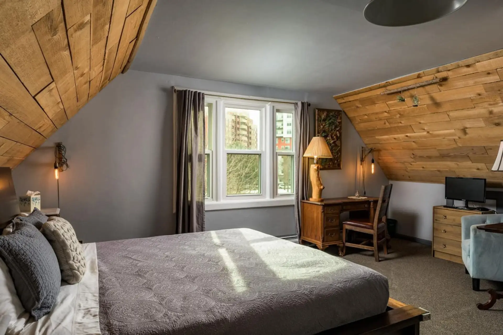 King Size Bed Suite