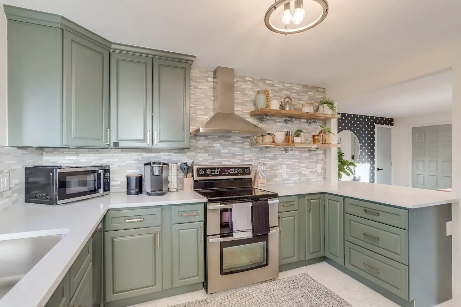 Beautifully Updated and Fully Stocked Kitchen