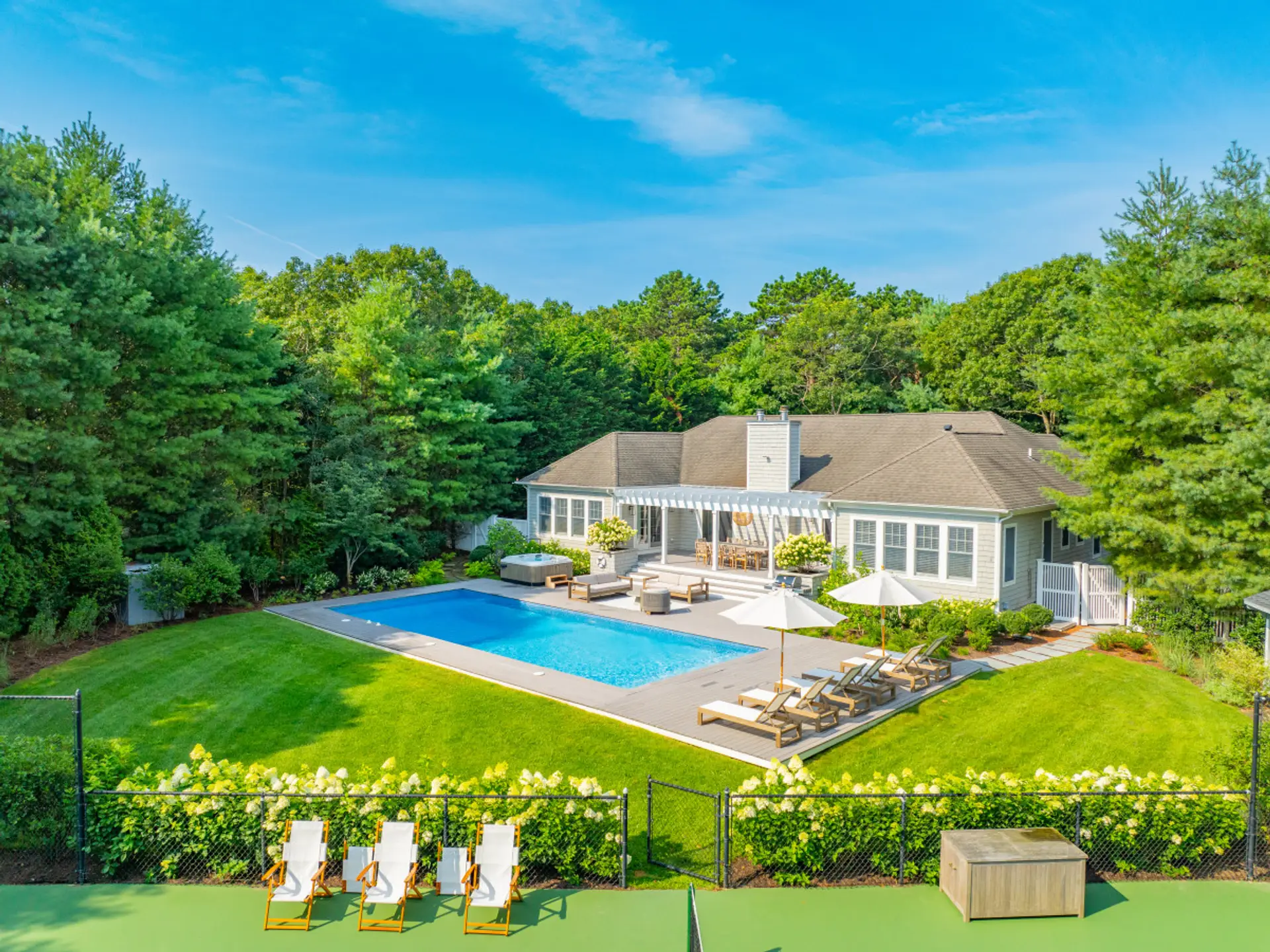 Spacious backyard w/ample yard space