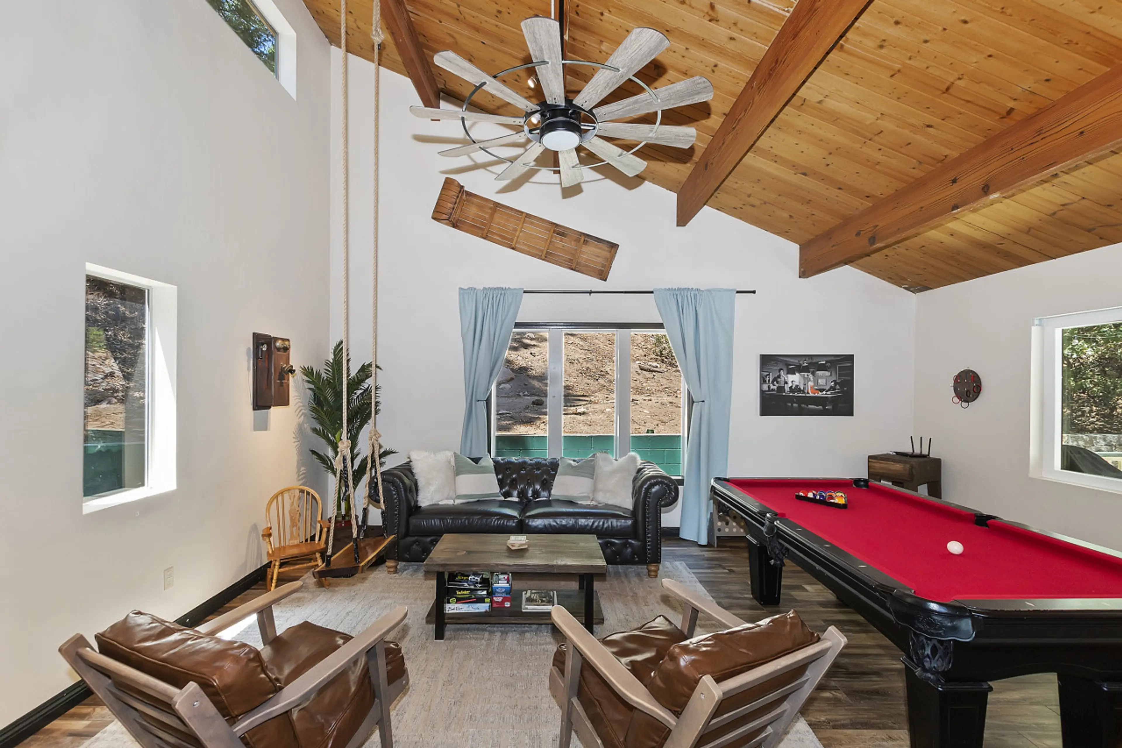 Living room complete with swing