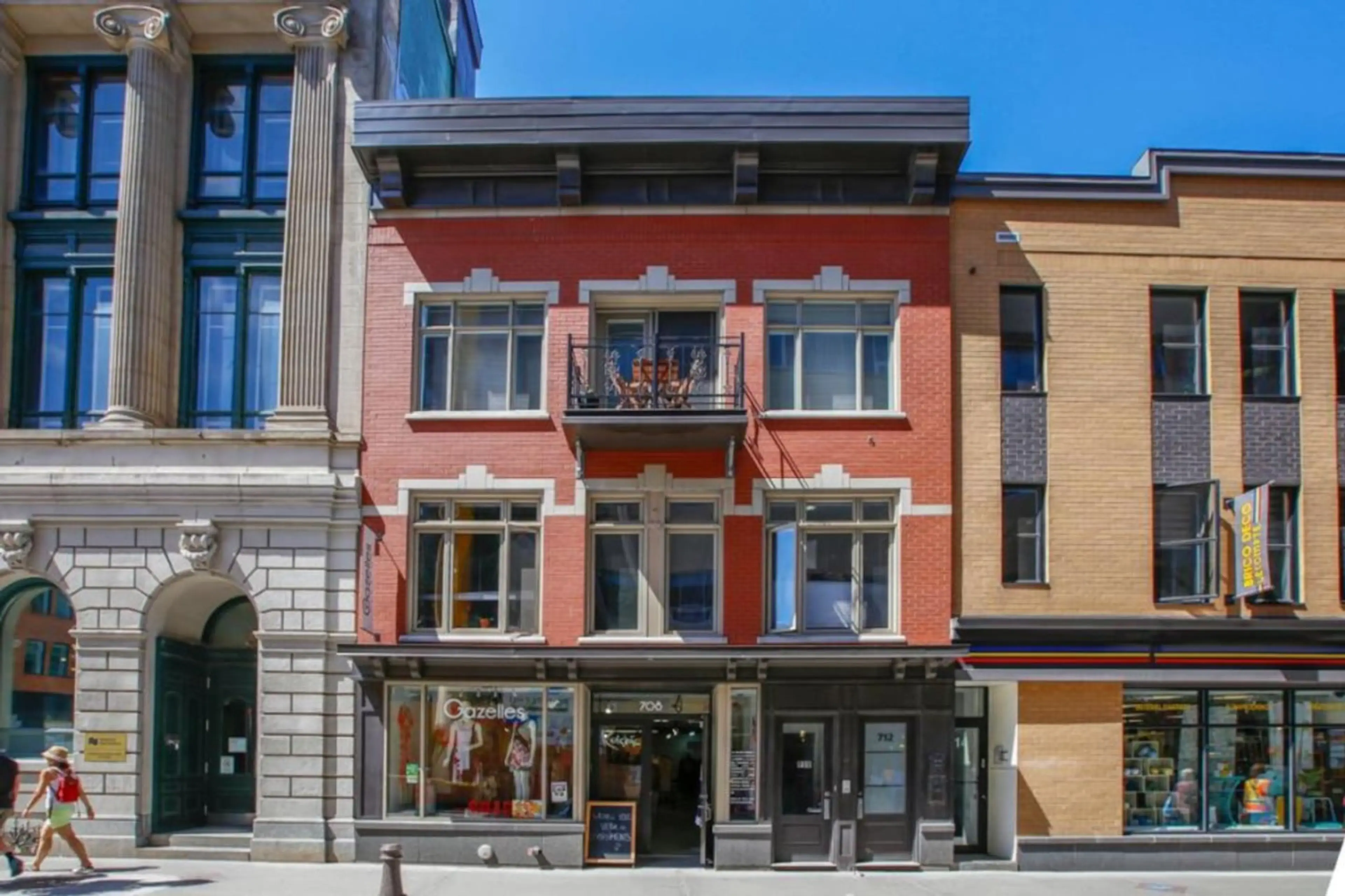 Le Gentleman // Downtown spacious condo