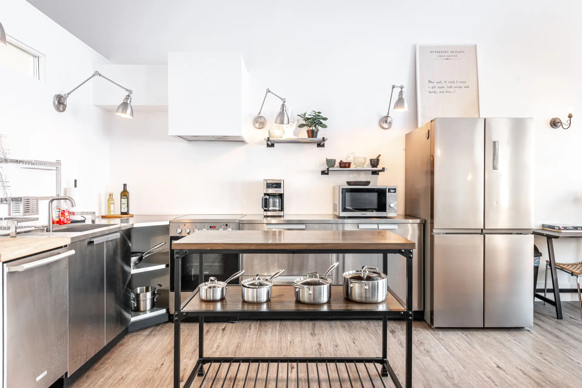Culinary creativity awaits in The Chelsea Loft's kitchen, inspired by London's boutique dining. Fully equipped and bathed in natural light, it's your Stratford haven for gourmet experiments, a stone's throw from the city’s best eateries
