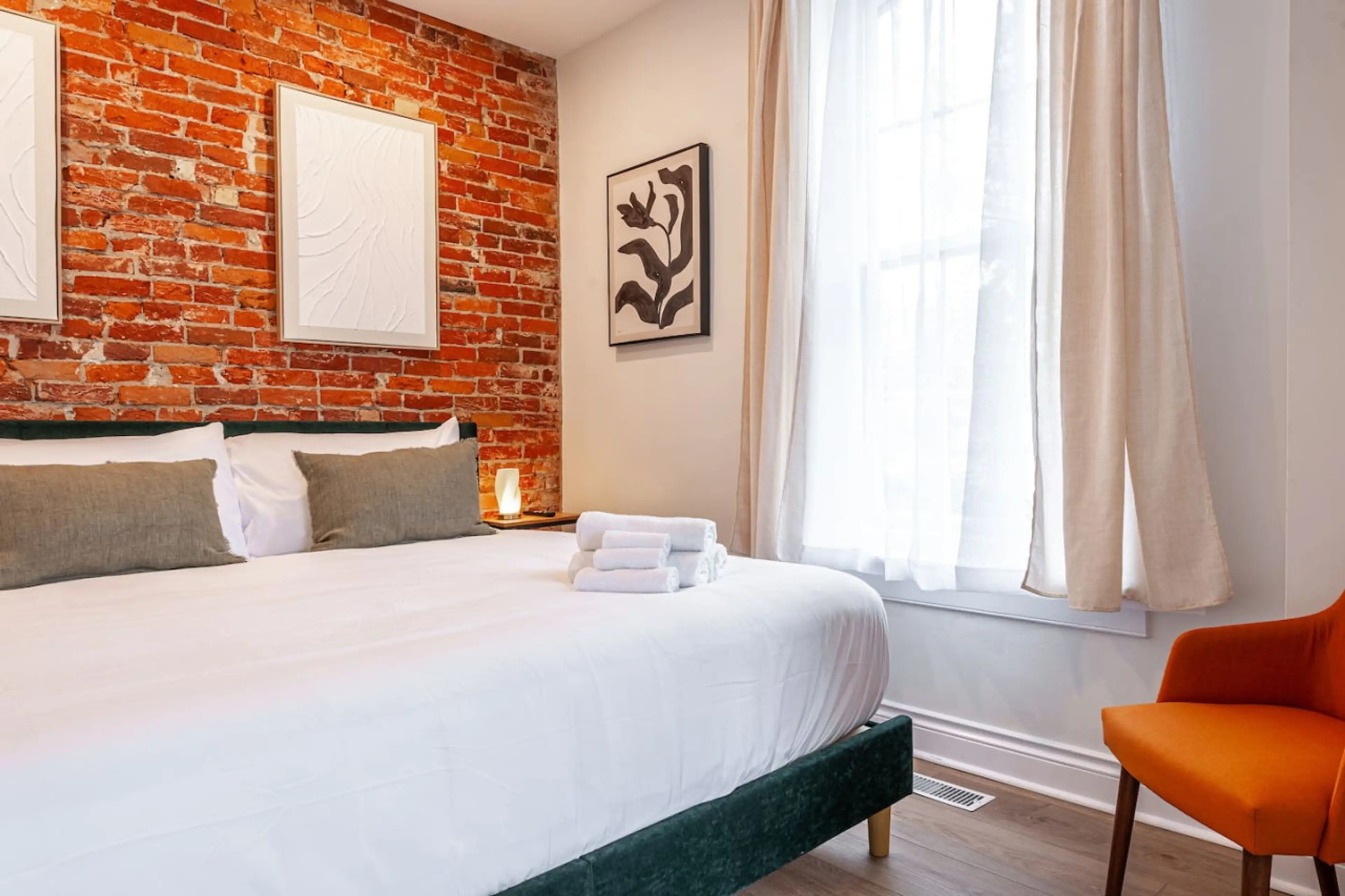 Elegant king bedroom in Unit 2, separated by beautiful French doors for privacy. Perfect for visitors attending the Stratford Shakespeare Festival, enjoying the performing arts venues, or strolling along the Avon River. This vacation rental offers a blend