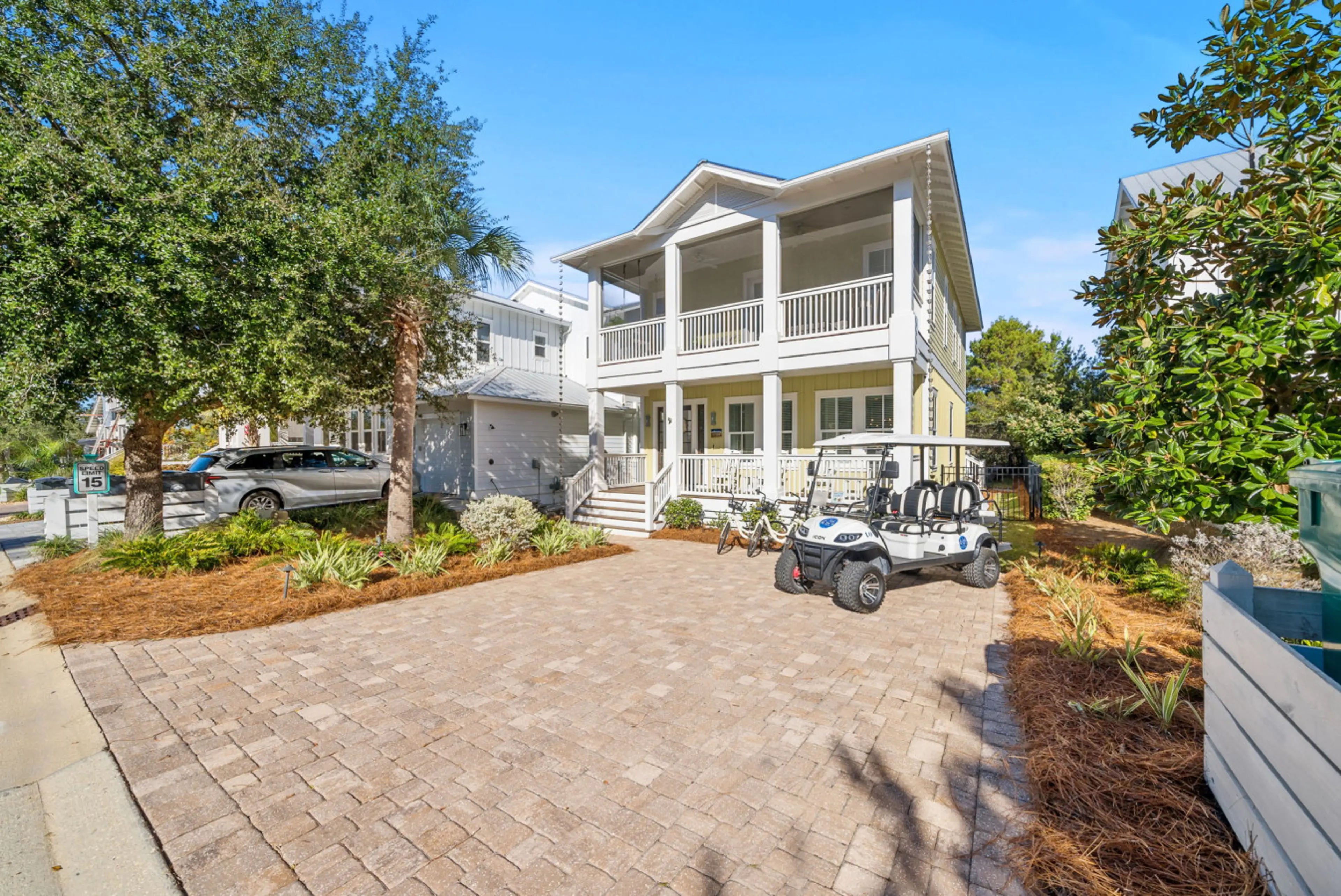 6 Seater golf cart and 4 adult bikes included, Parking for 2 cars