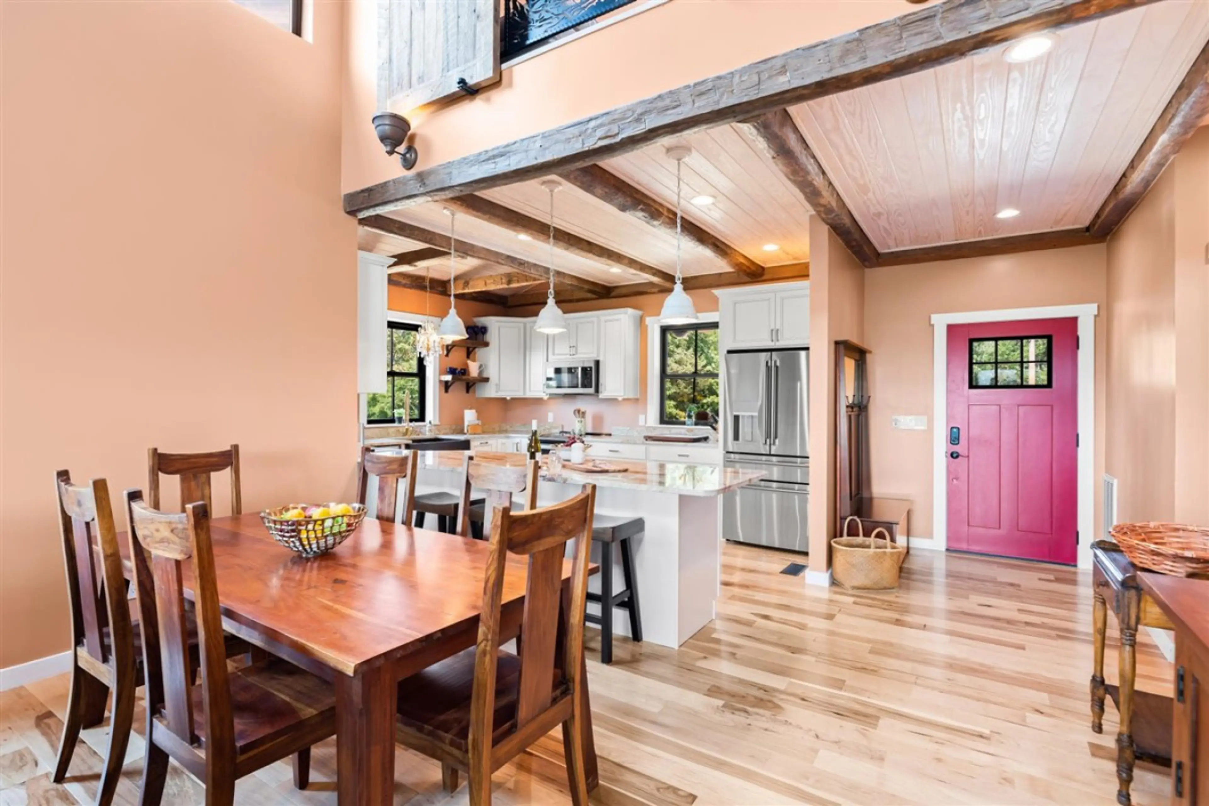 Open Living Area Kitchen / Dining Room / Living Room