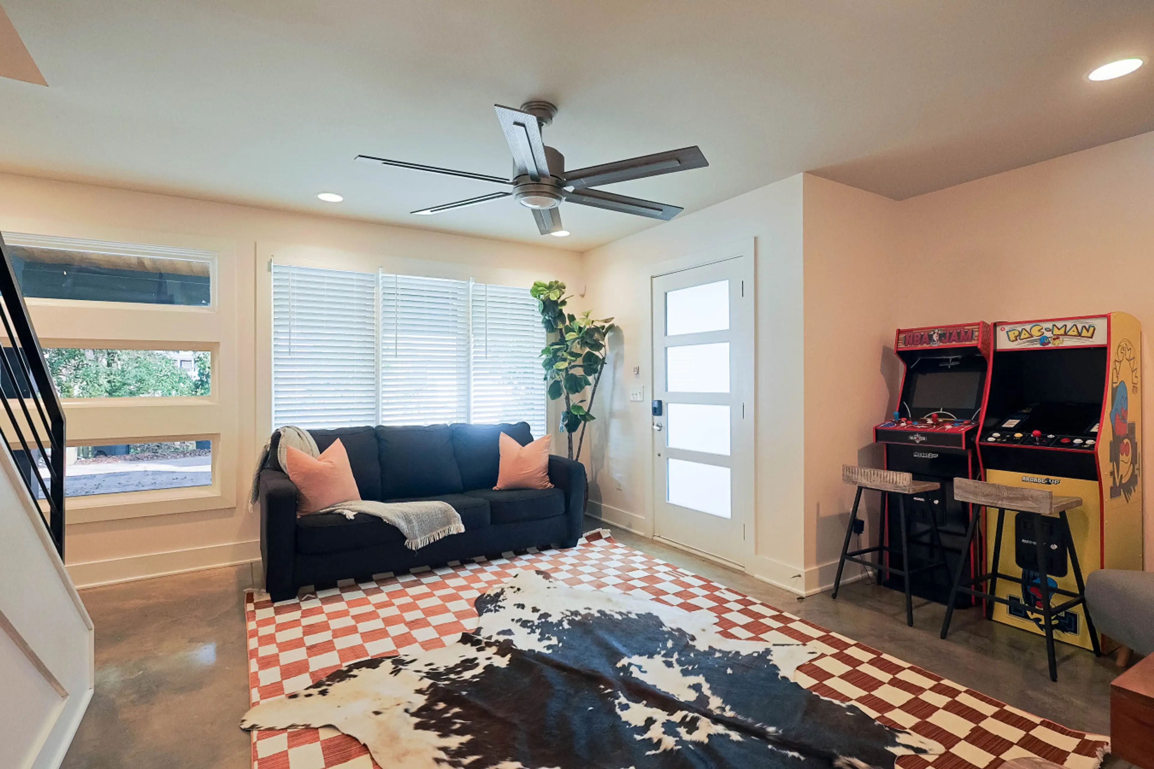 Extra Living room with Pac-Man and NBA Jam Arcade Games!