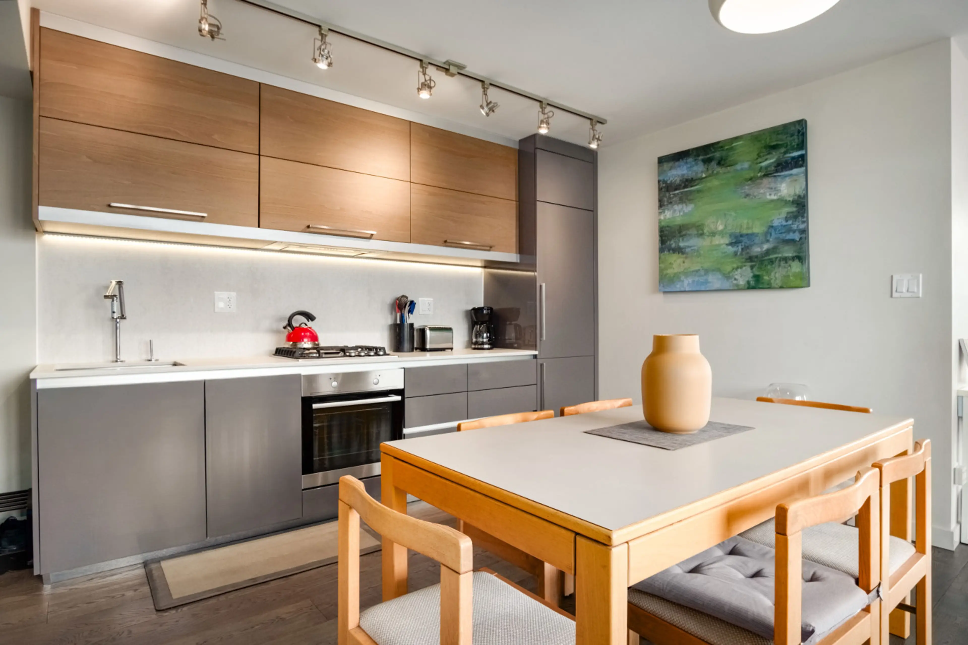 Open kitchen with dining area for 6.