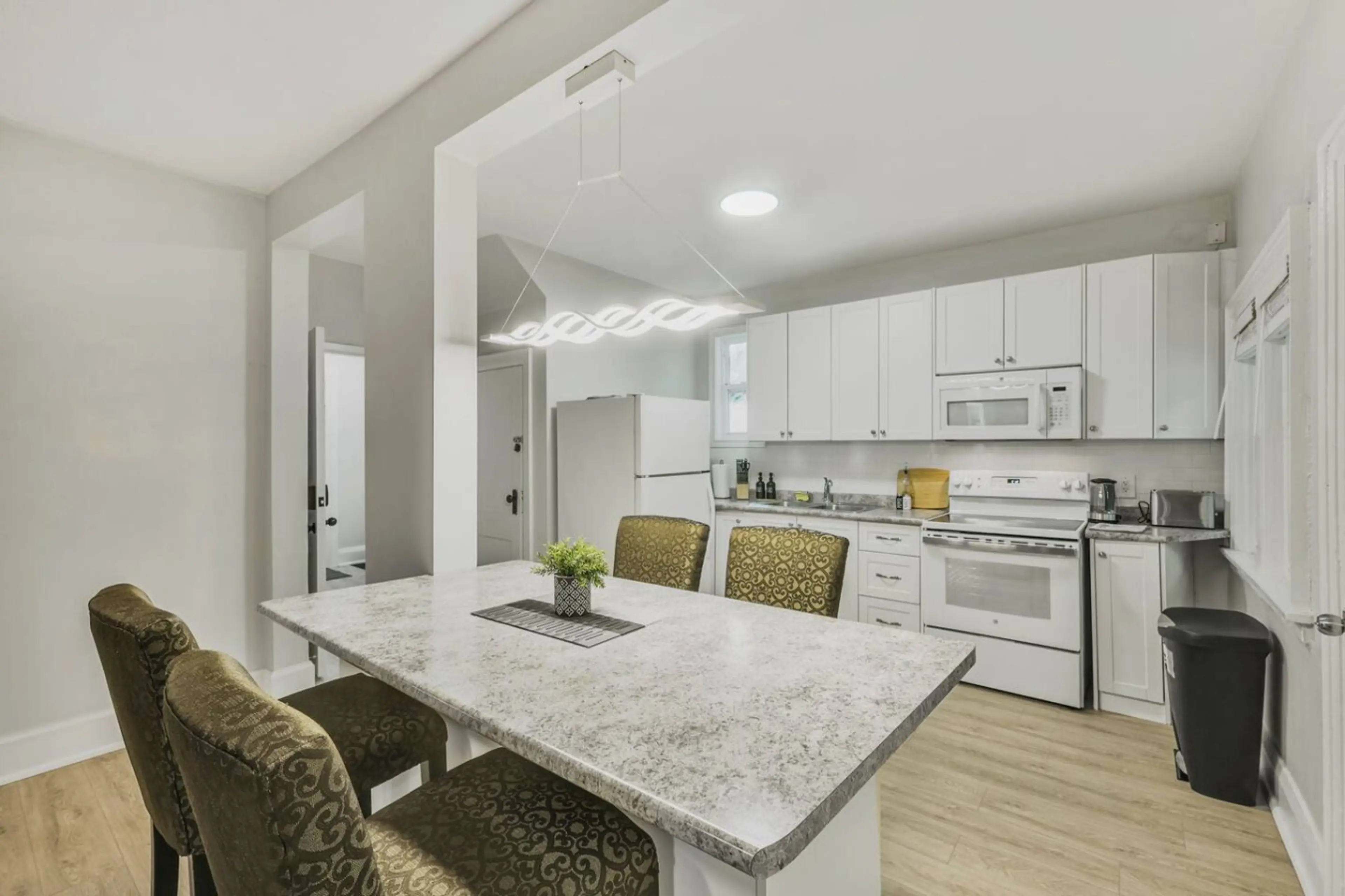 Discover the heart of your stay in this bright and inviting kitchen. Fully equipped for all your culinary adventures, from a quick morning coffee to a gourmet dinner, it offers everything you need. The spacious dining table, featuring comfortable seating,