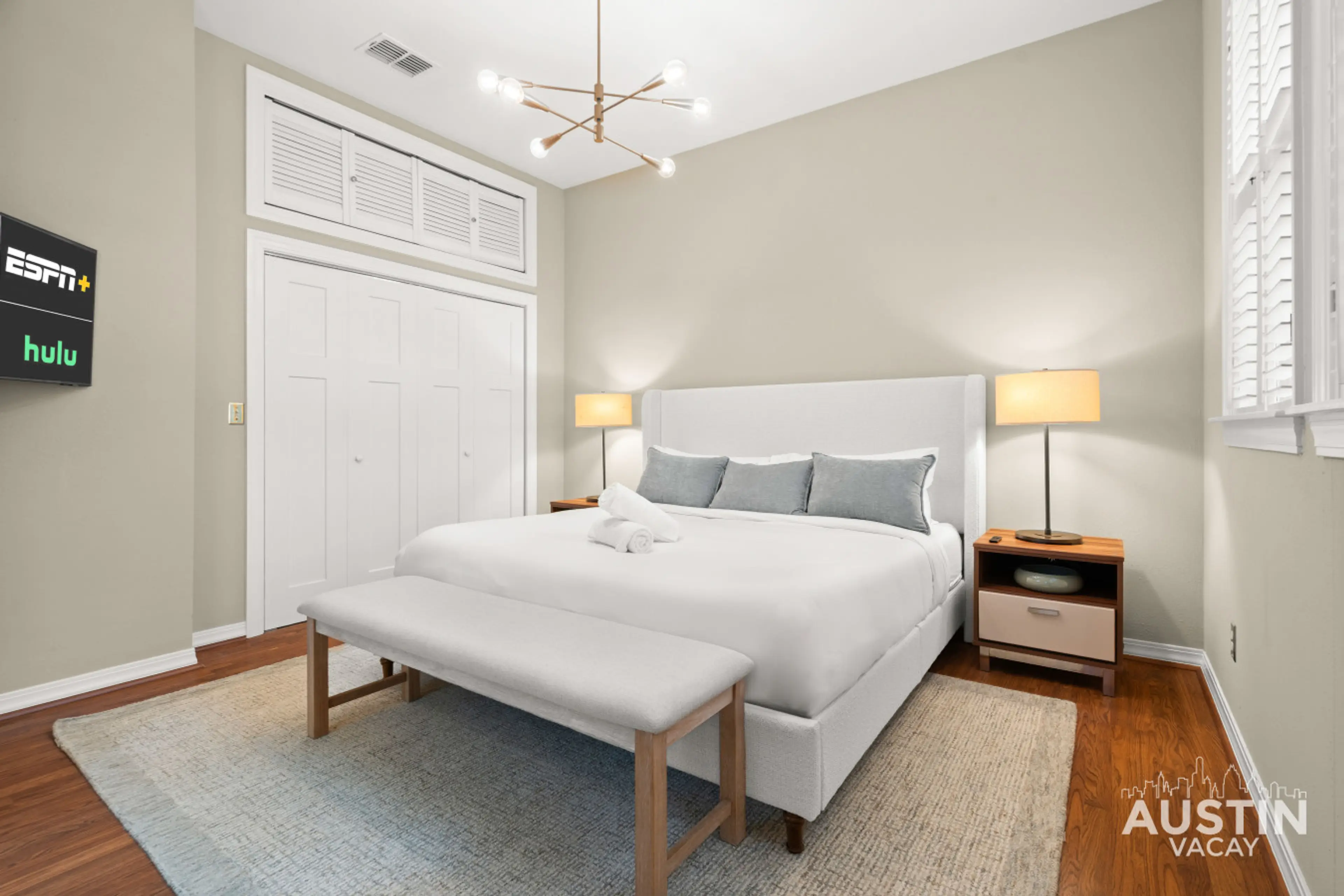 Sink into the King bed with hotel-quality linens. A wall-mounted Smart TV lets you unwind after exploring Austin.