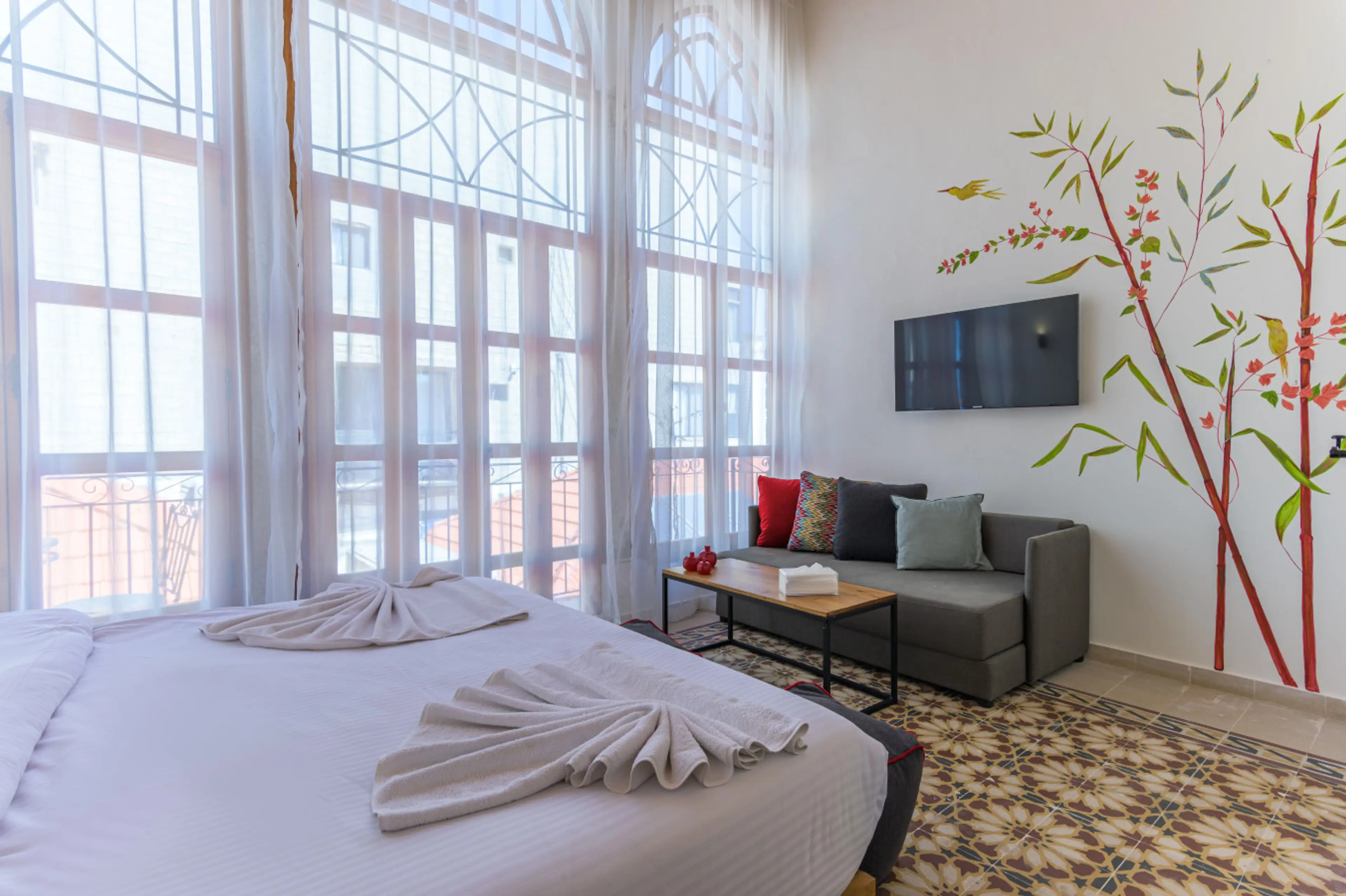 Bed & Seating area