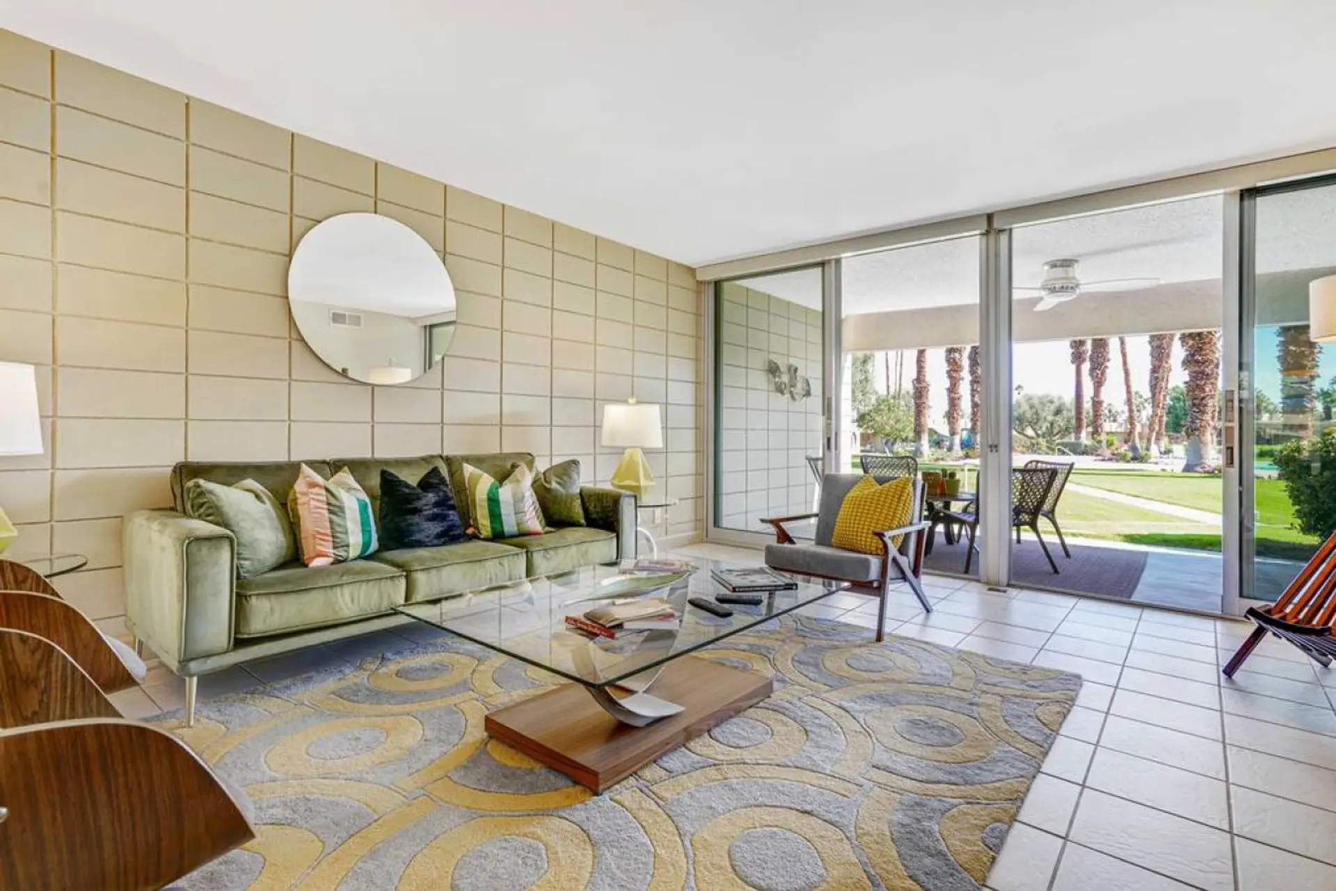 Spacious and modern 2 bed / 2 bath condo in Sandpiper community of Palm Desert, walking distance to El Paseo shop and restaurants