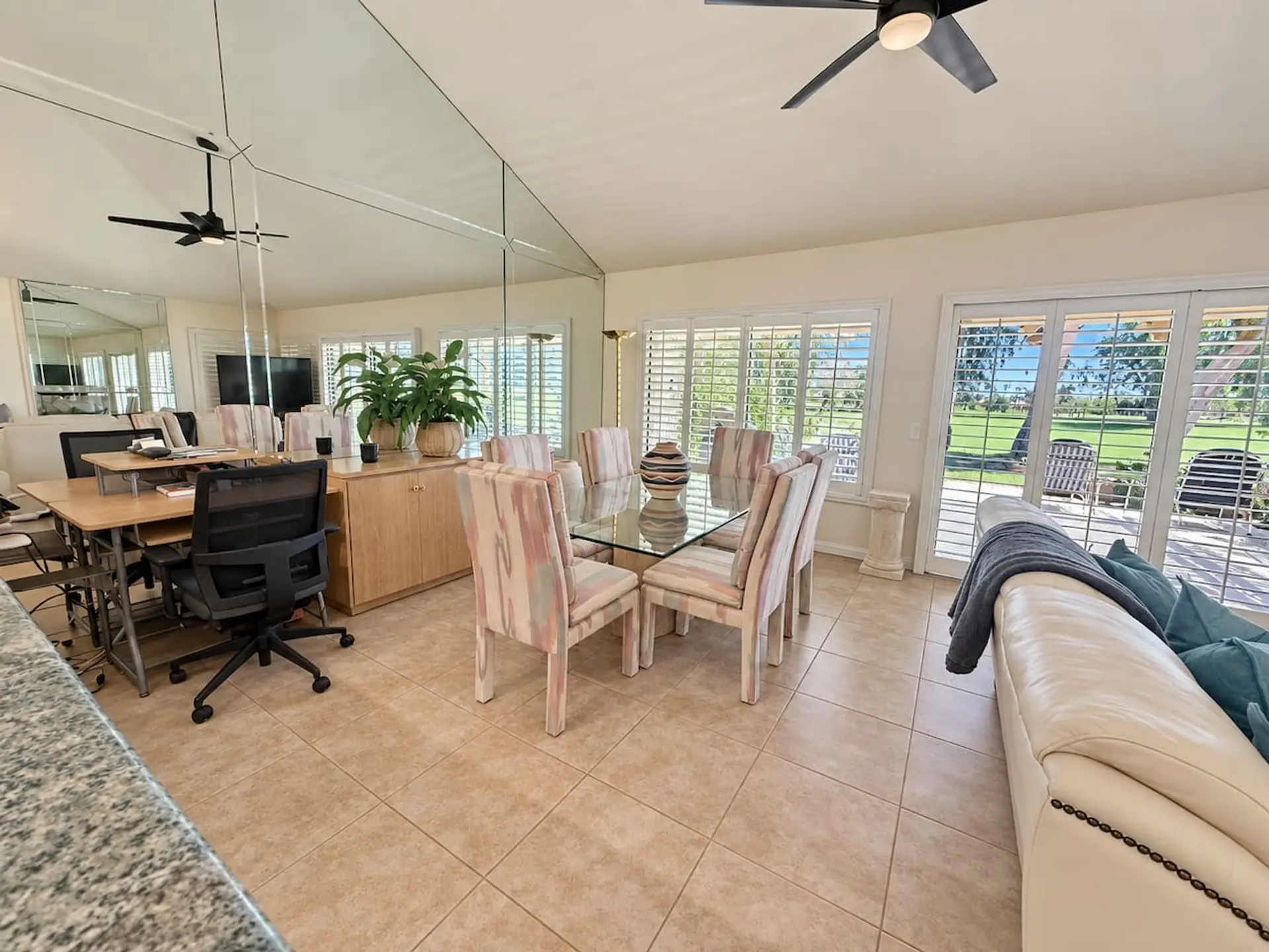 Spacious dining area with seating for up to 6 guests.