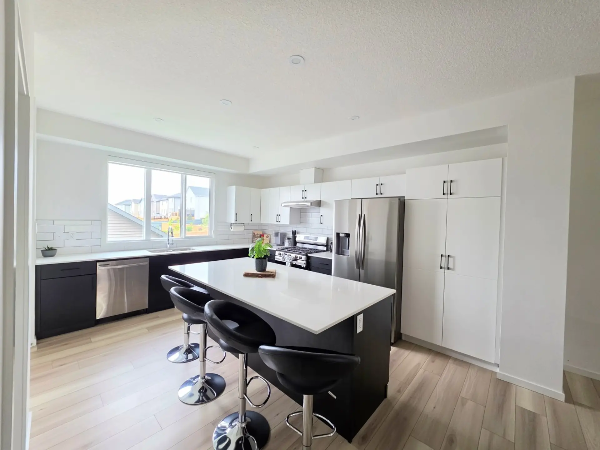 Large Kitchen with Island