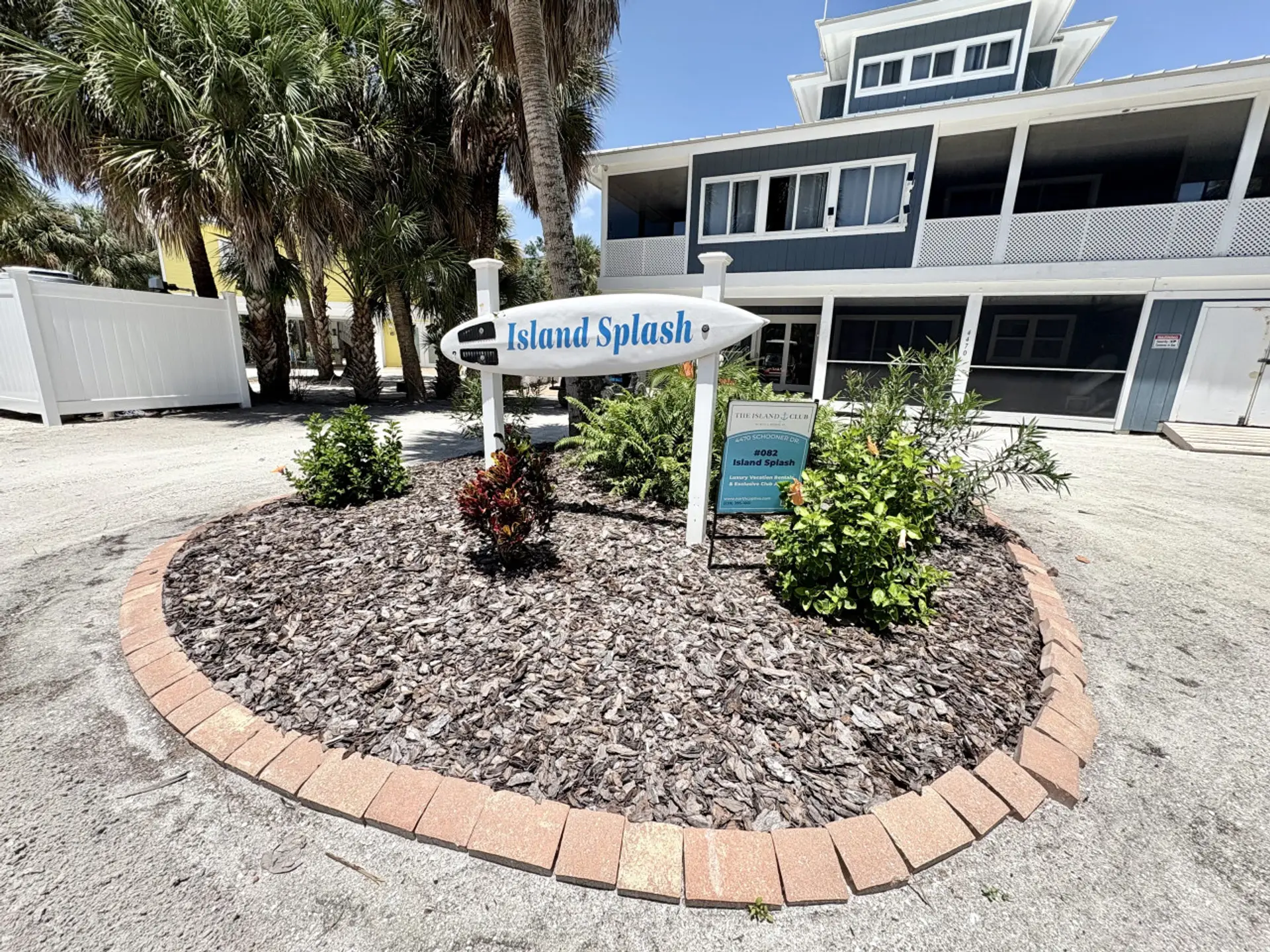 Welcome to Island Splash — your North Captiva getaway starts here! Bright coastal charm just steps from the ferry and the sand.