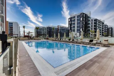 azizi riviera pool4