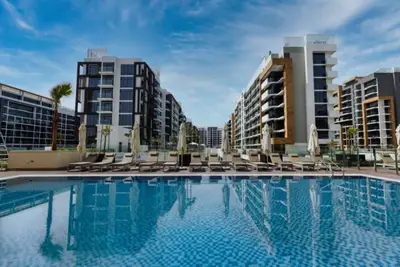 azizi riviera pool2