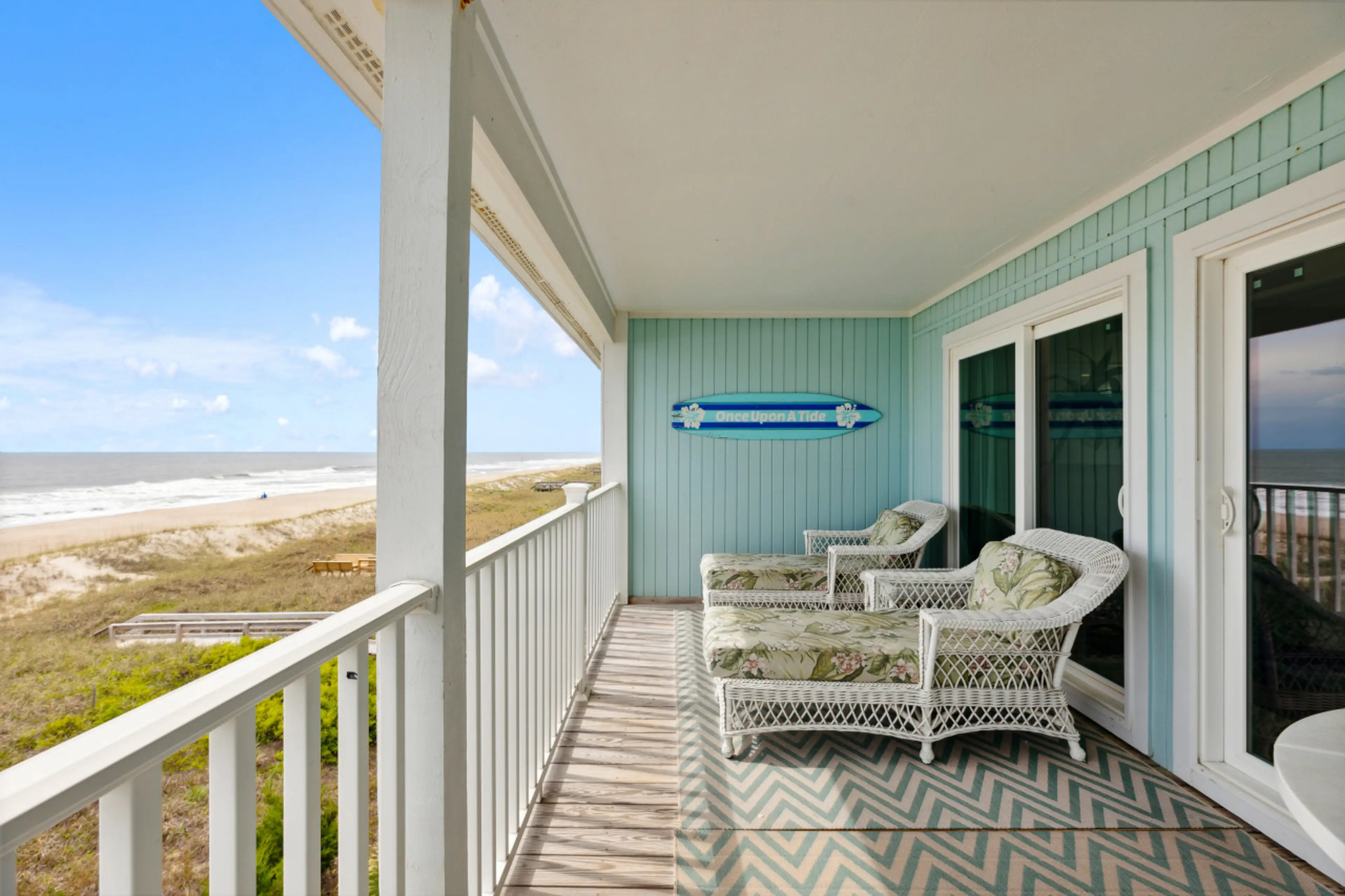 Large deck overlooking the ocean! Best view on the Island!