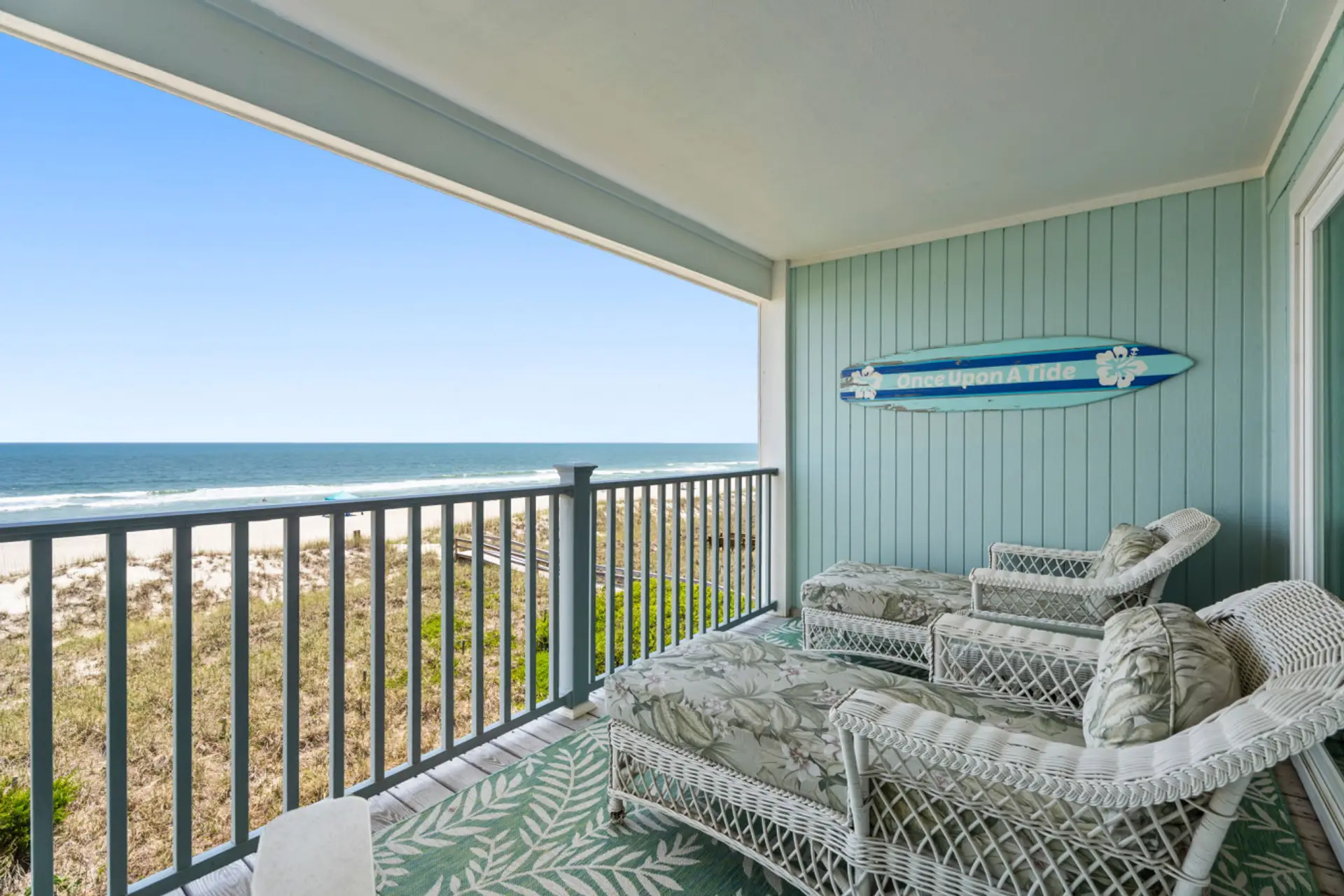 Large deck overlooking the ocean! Best view on the Island!
