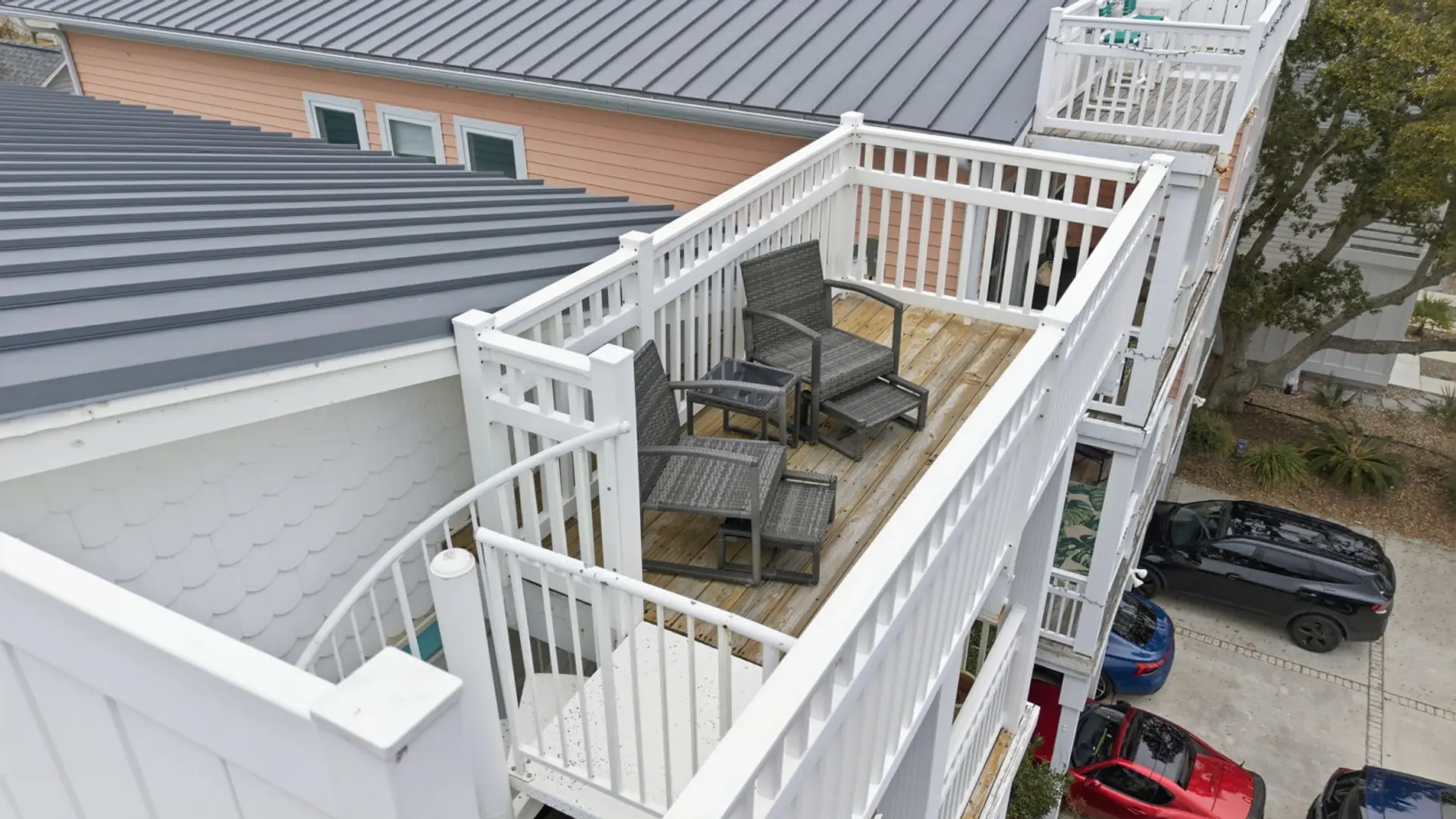 Rooftop escape with peak views of the ocean!