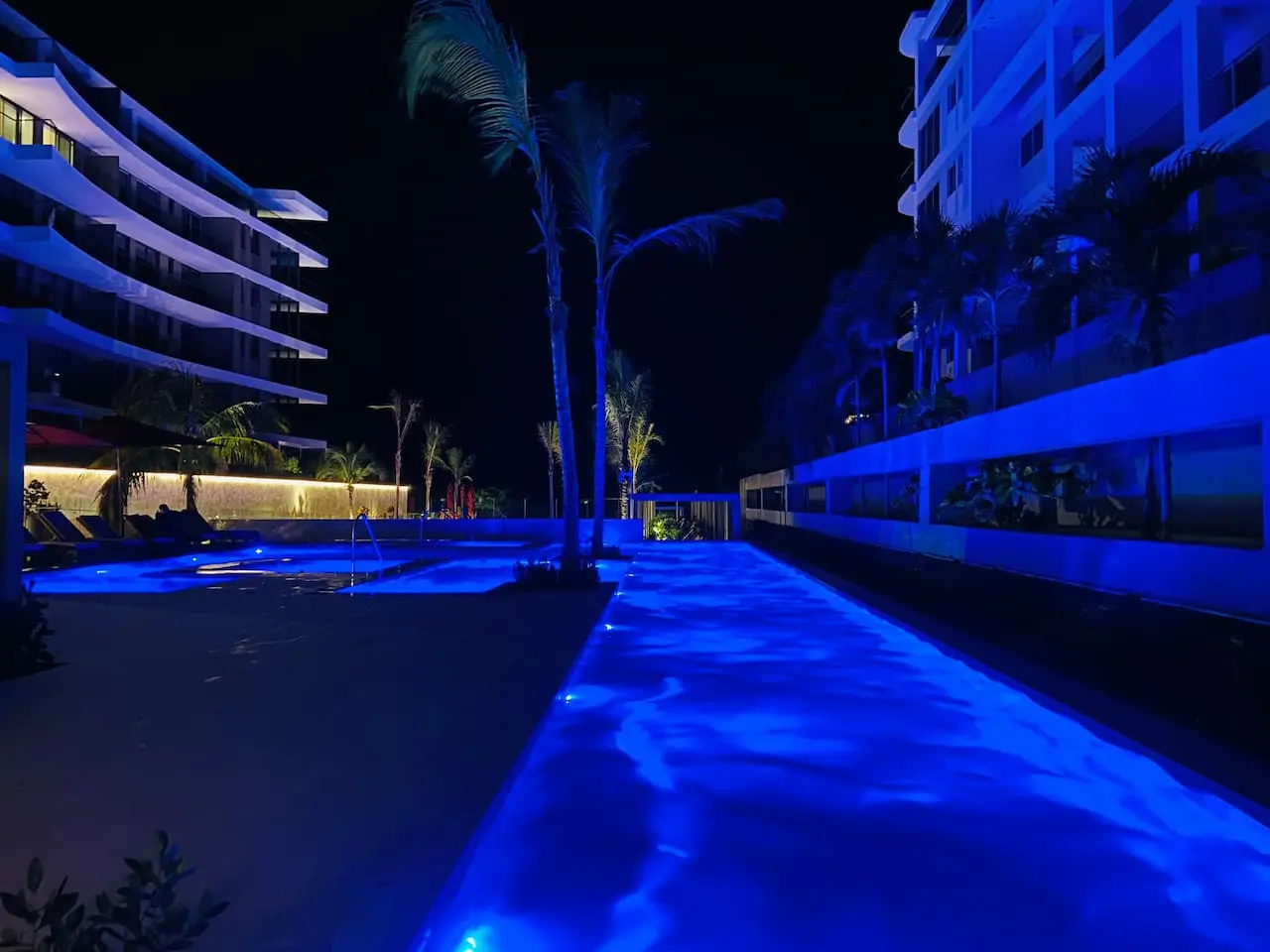 Beautiful Loft with Private Beach - Image 73