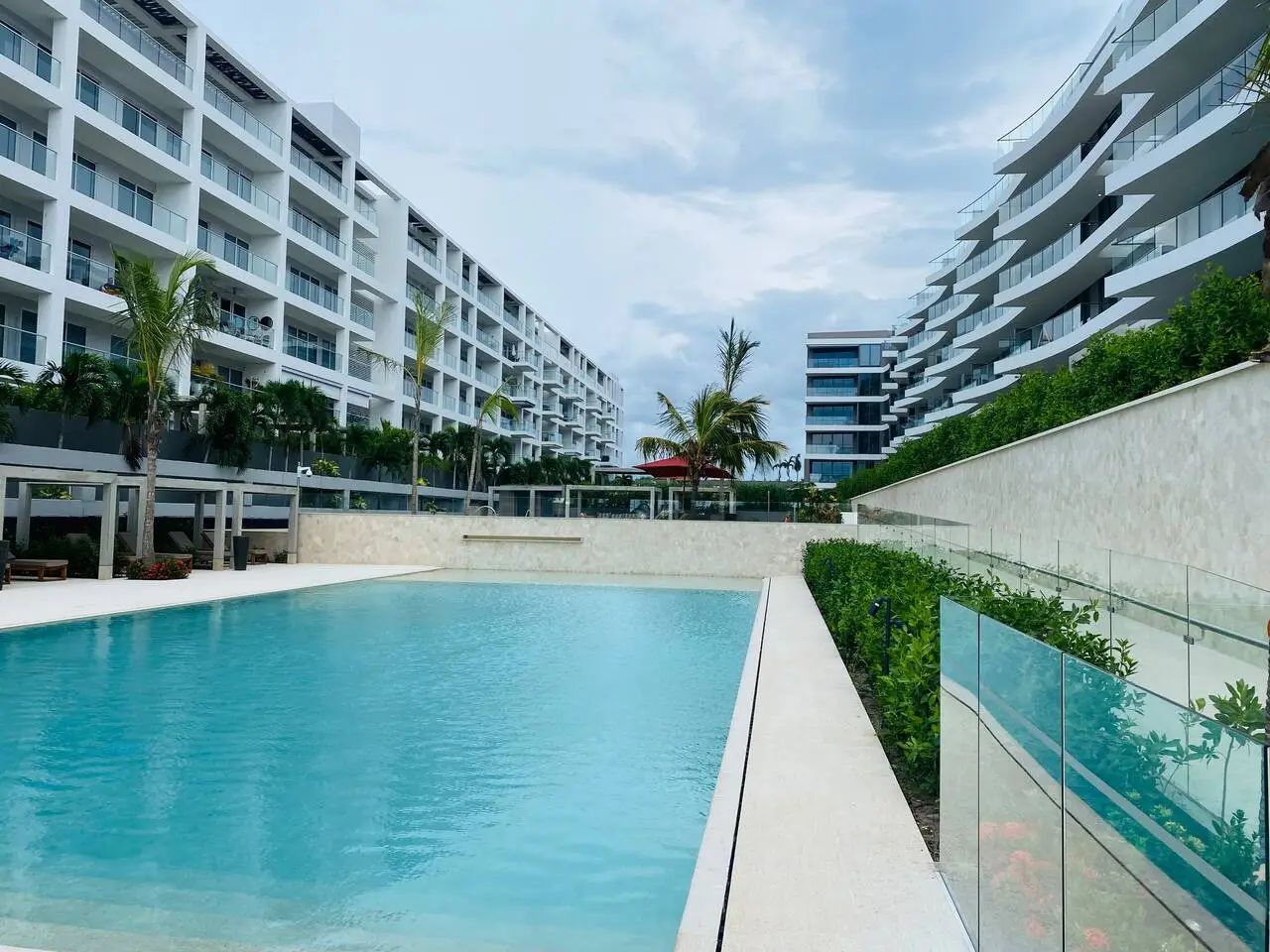 Beautiful Loft with Private Beach - Image 62