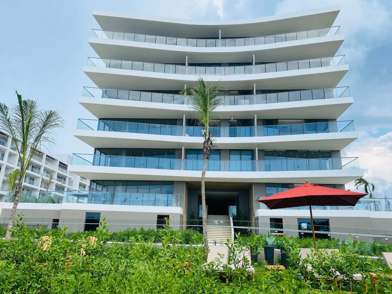 Beautiful Loft with Private Beach - Image 59
