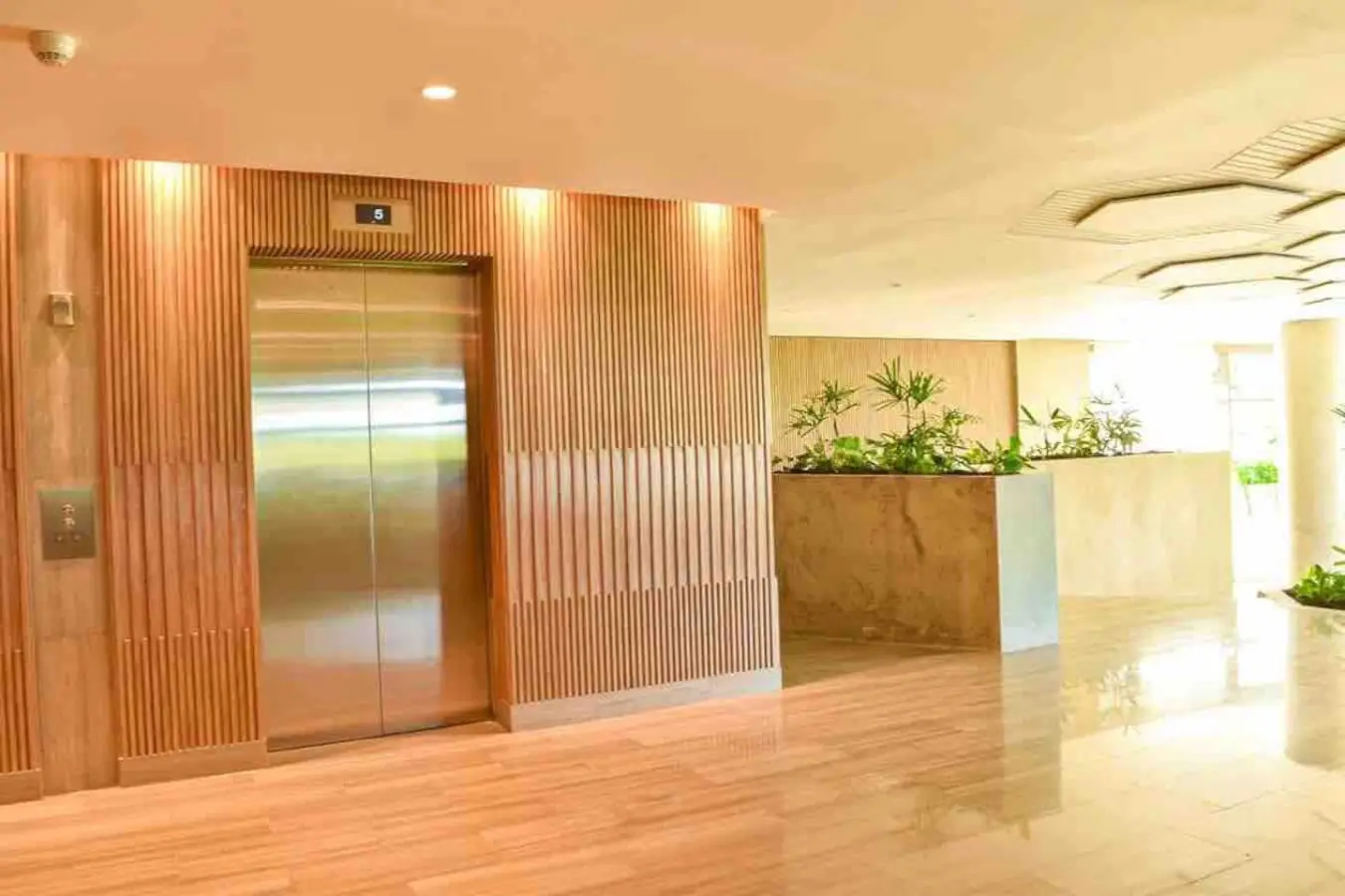 Beautiful Loft with Private Beach - Image 40